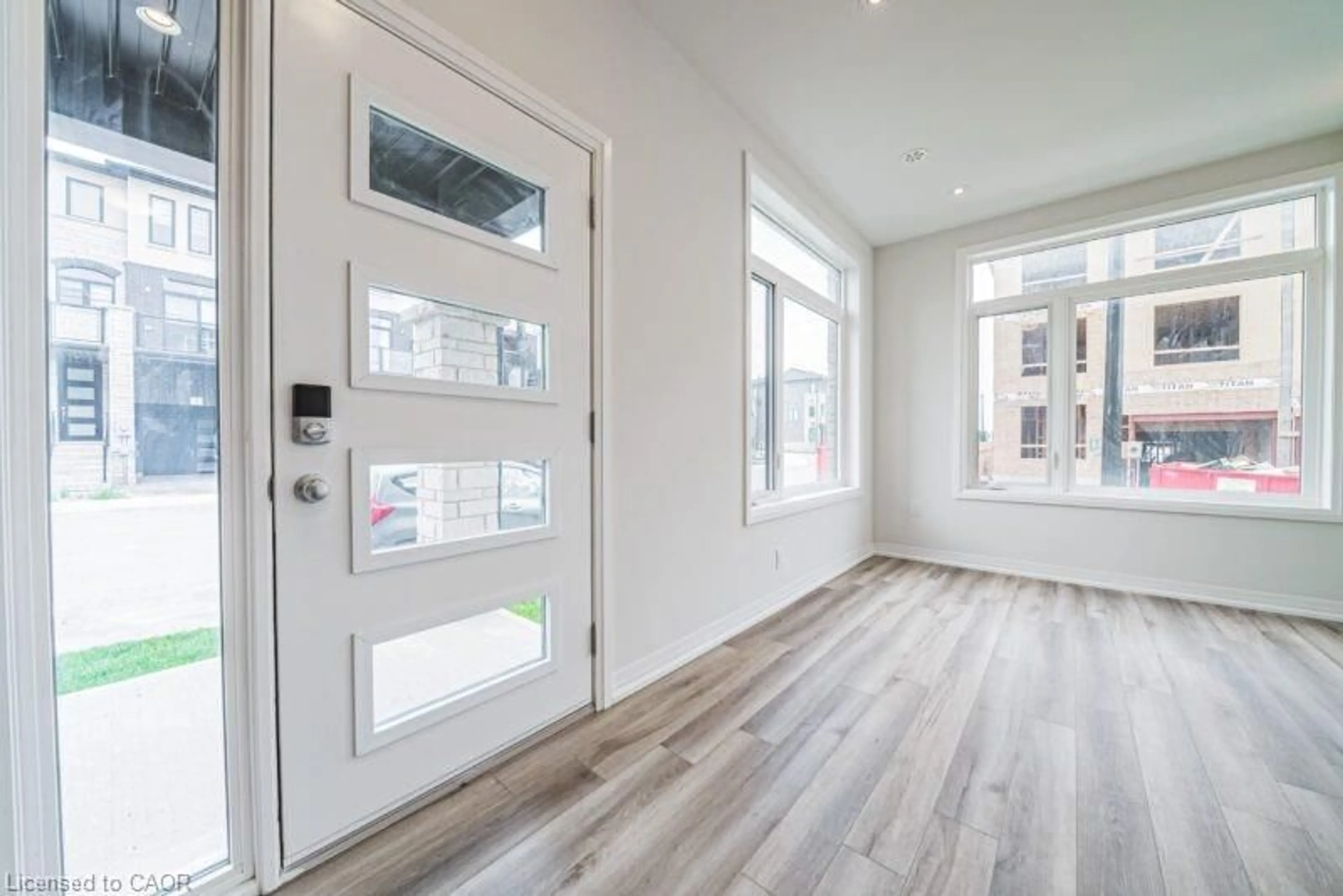 Indoor entryway for 155 Equestrian Way #162, Cambridge Ontario N3E 0E8