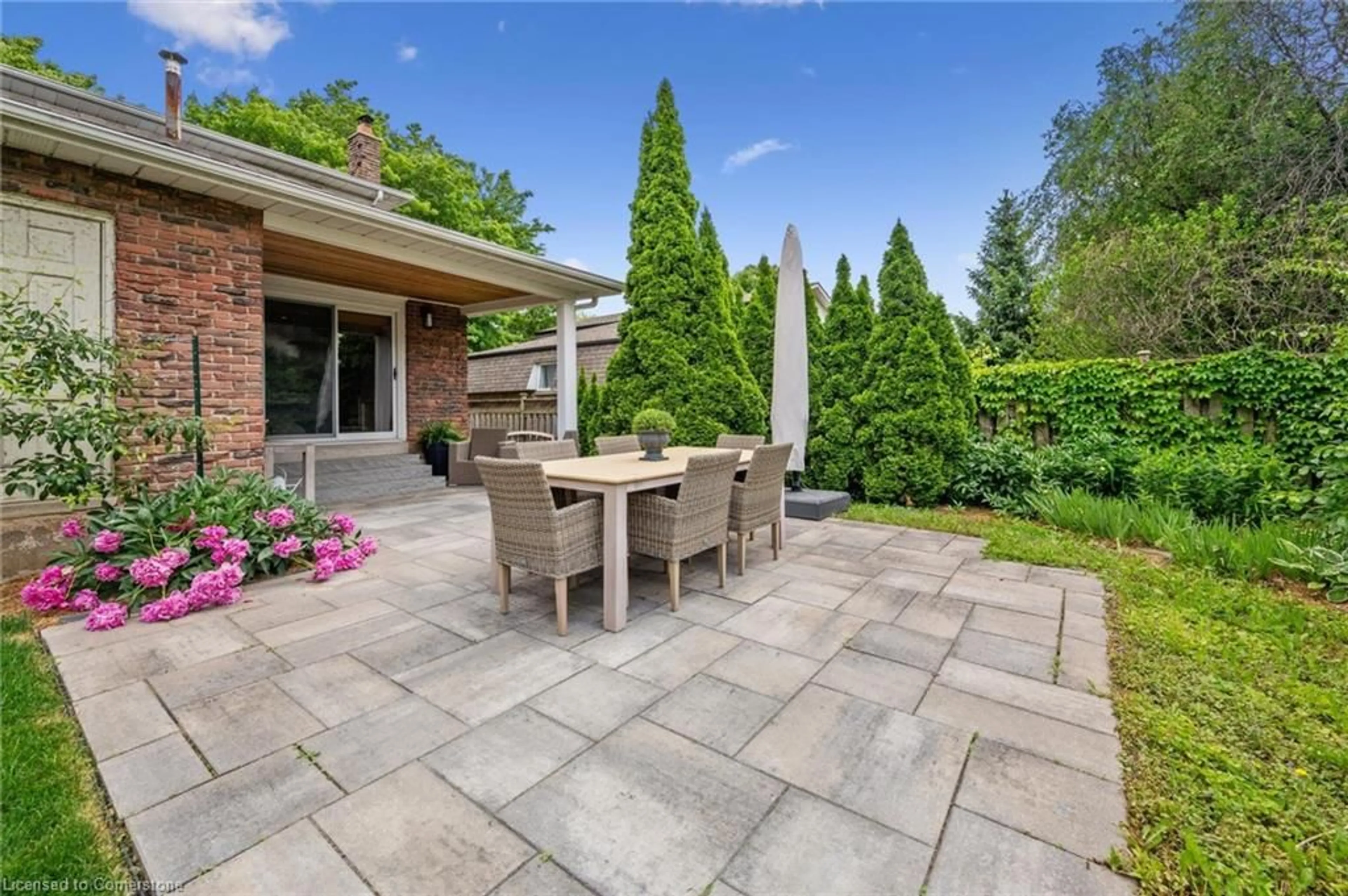 Patio, street for 2525 Woburn Cres, Oakville Ontario L6L 5E8