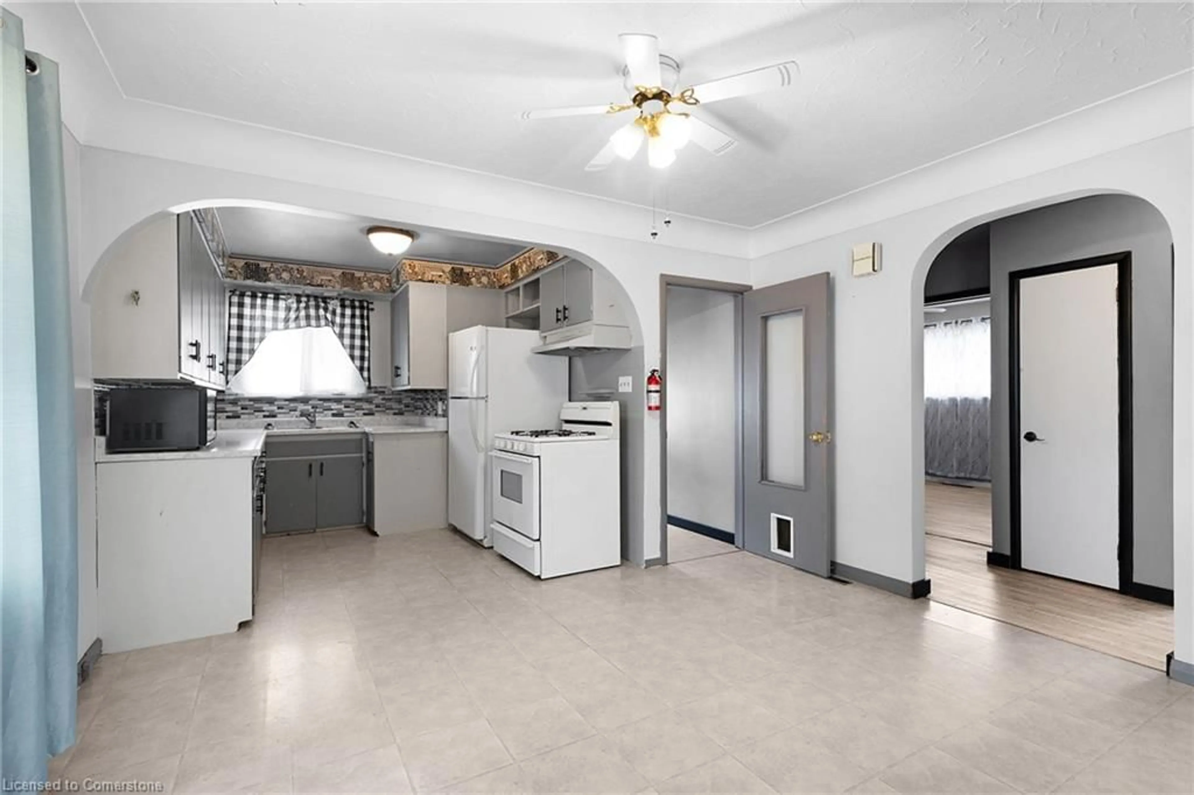 Standard kitchen, ceramic/tile floor for 119 Bell St, Delhi Ontario N4B 1X2
