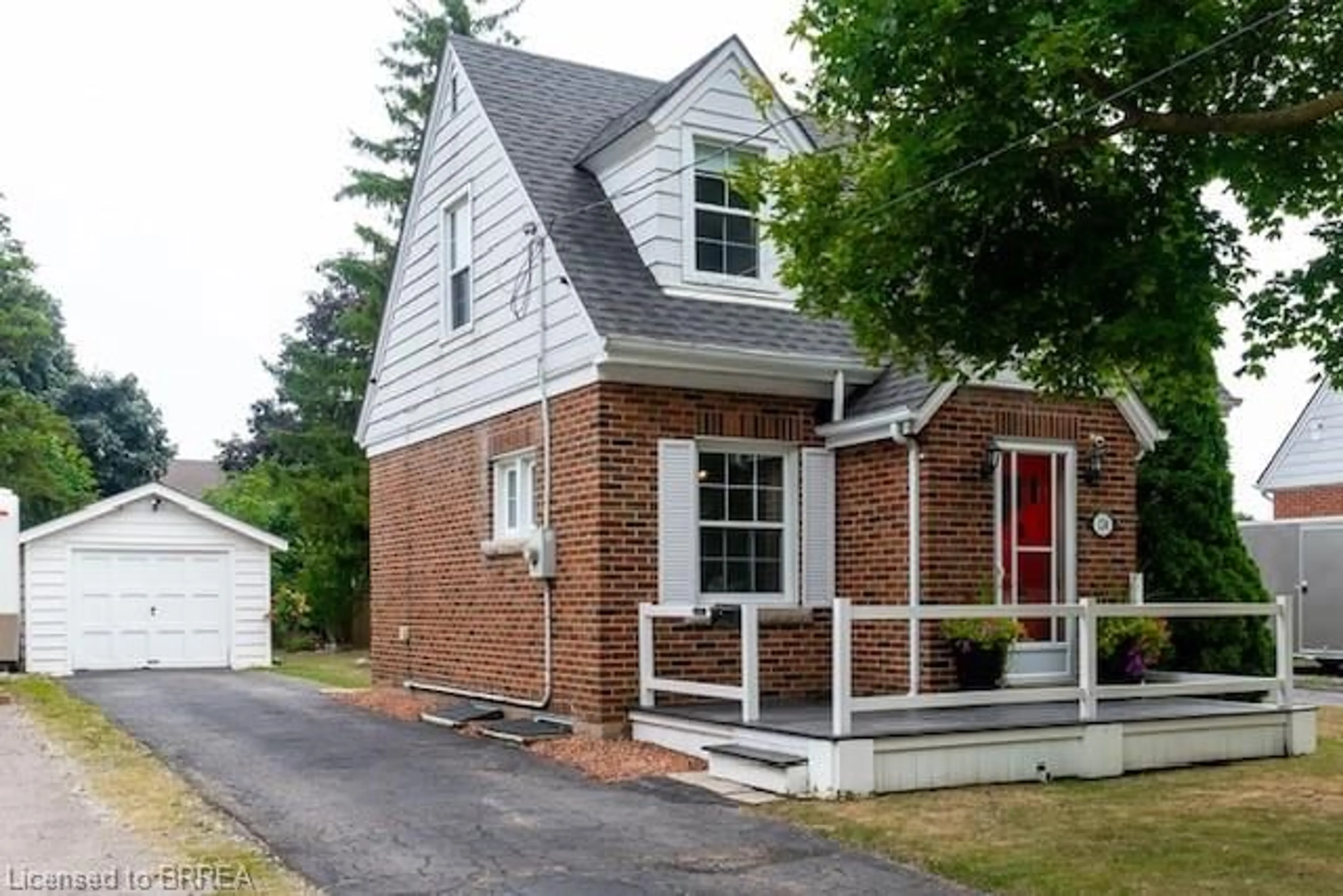 Home with brick exterior material, street for 124 Walnut St, Brantford Ontario N3T 1H4