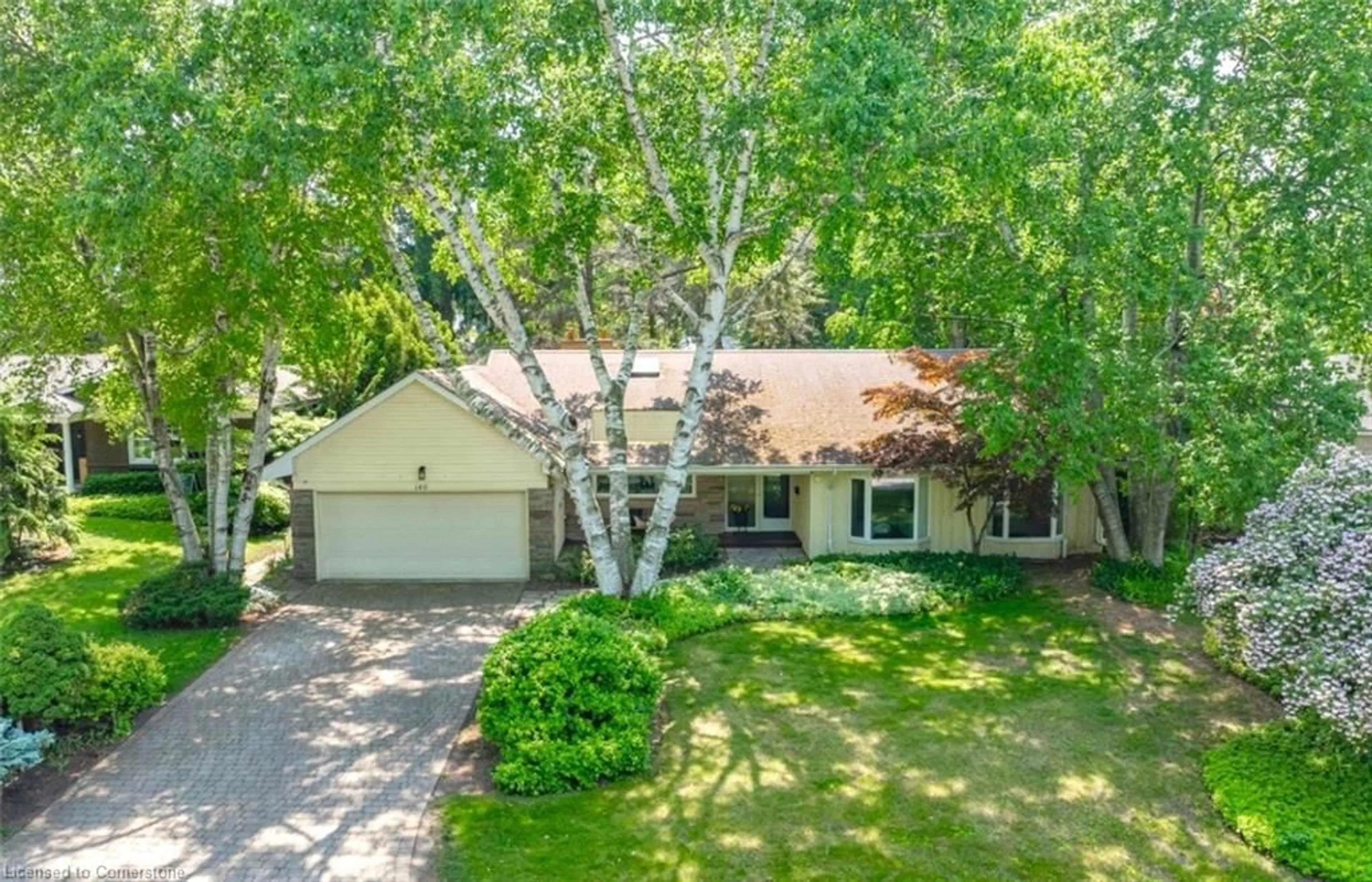 A pic from outside/outdoor area/front of a property/back of a property/a pic from drone, street for 146 Birett Dr, Burlington Ontario L7L 2T1