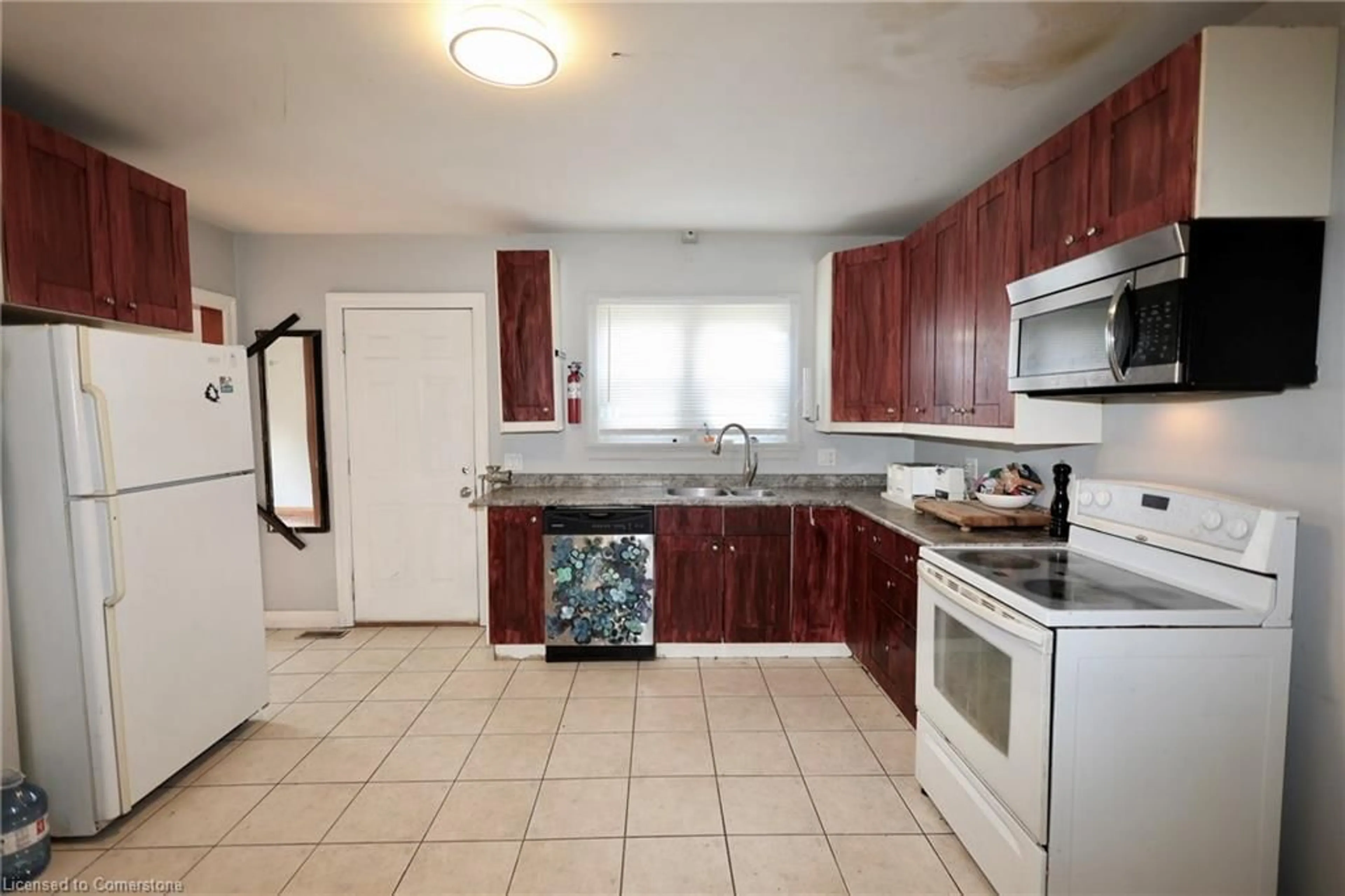 Standard kitchen, ceramic/tile floor for 429 Erb St, Waterloo Ontario N2T 1A1