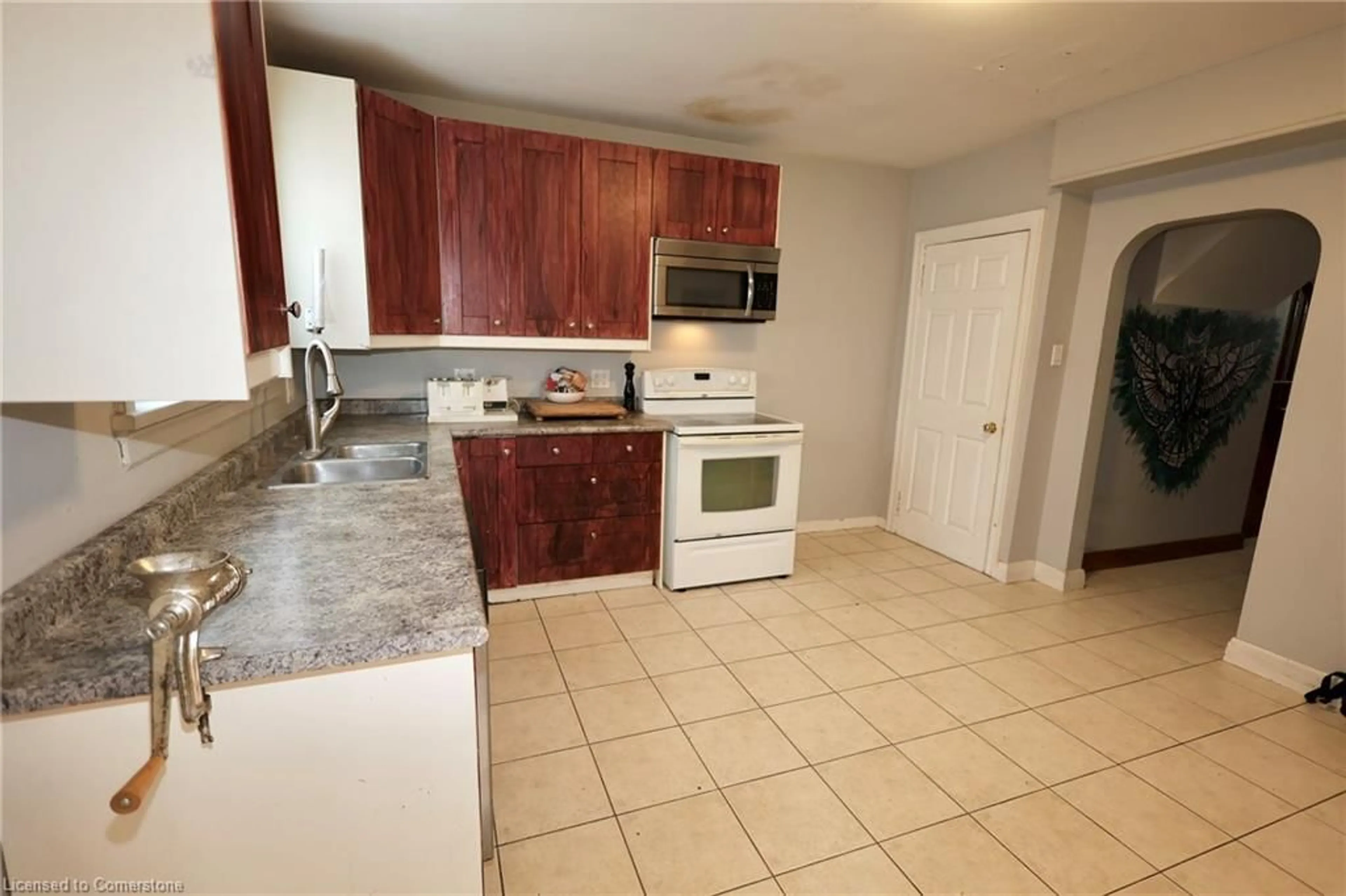 Standard kitchen, ceramic/tile floor for 429 Erb St, Waterloo Ontario N2T 1A1