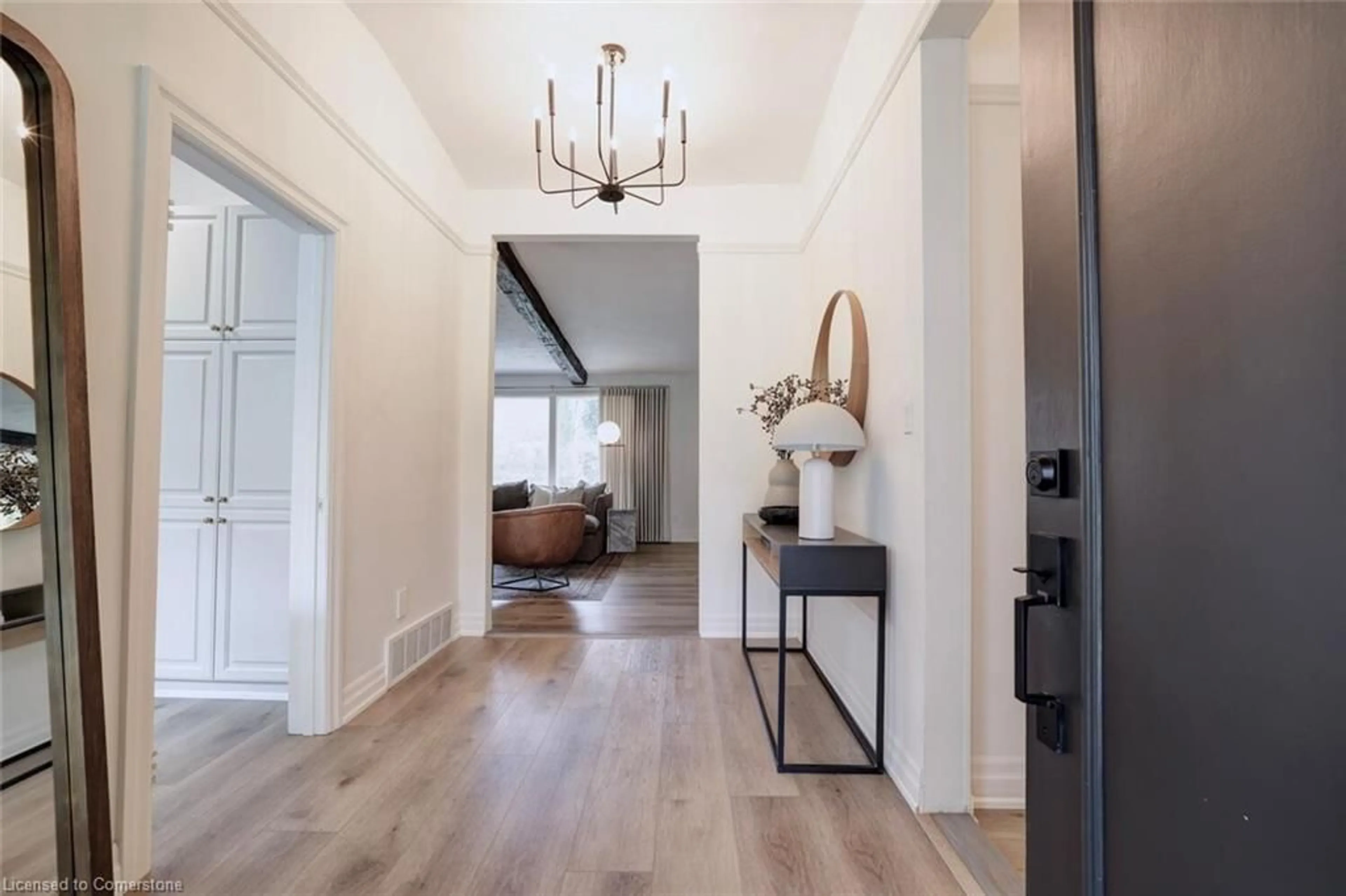 Indoor entryway for 146 Birett Dr, Burlington Ontario L7L 2T1