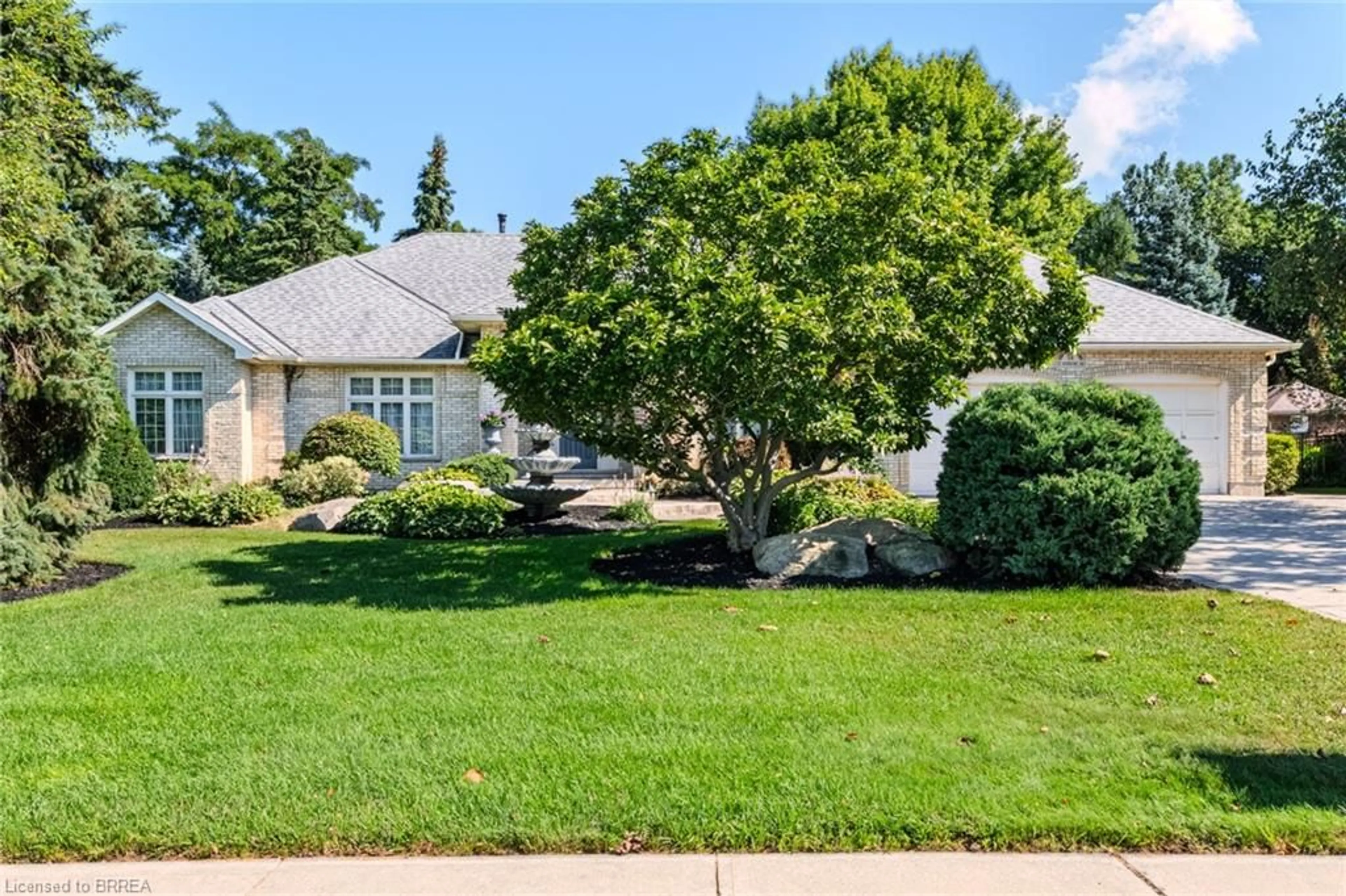 A pic from outside/outdoor area/front of a property/back of a property/a pic from drone, street for 56 St. Andrews Dr, Brantford Ontario N3T 6H3