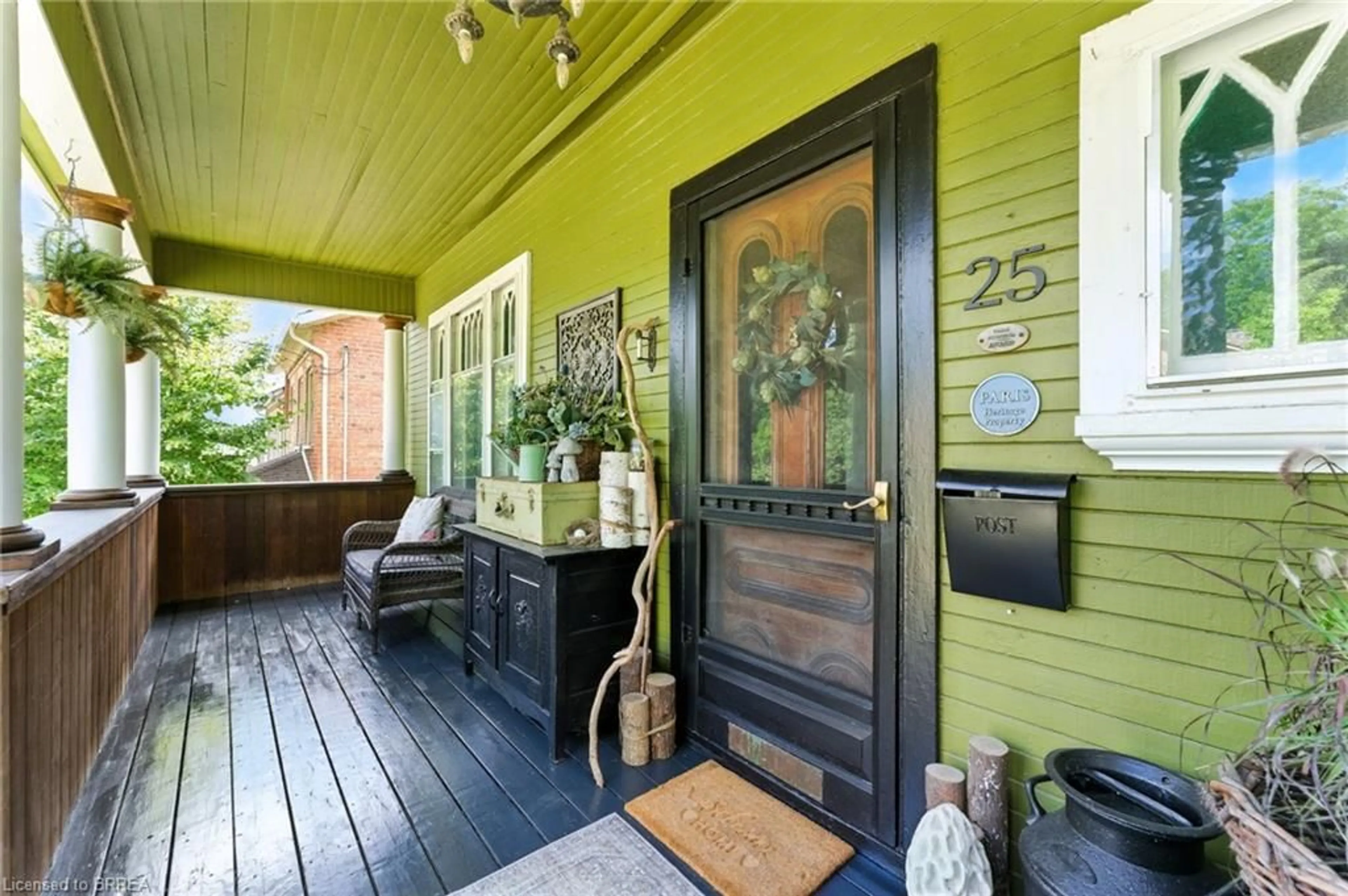 Indoor entryway for 25 Church St, Paris Ontario N3L 1H2