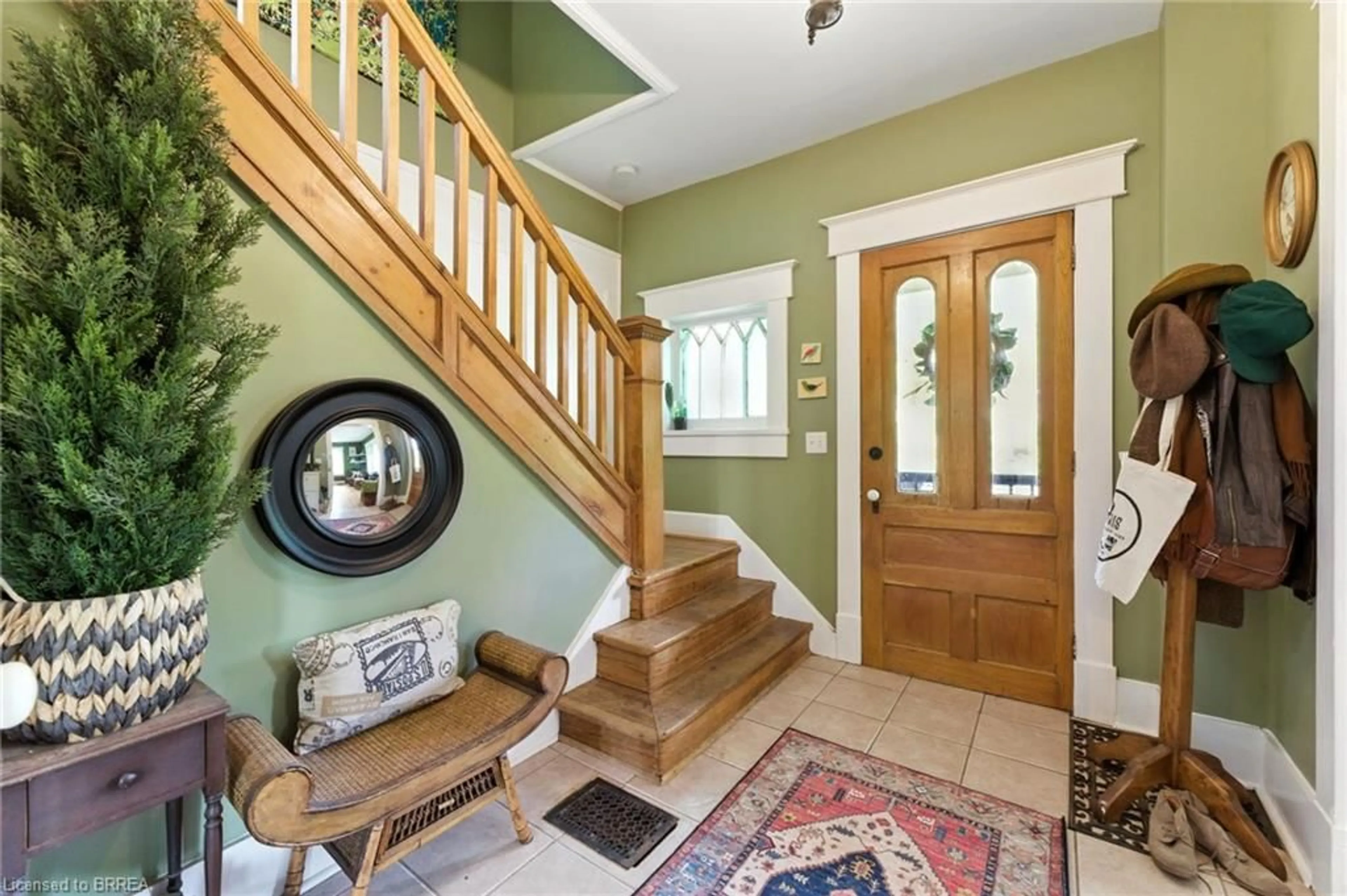 Indoor entryway for 25 Church St, Paris Ontario N3L 1H2