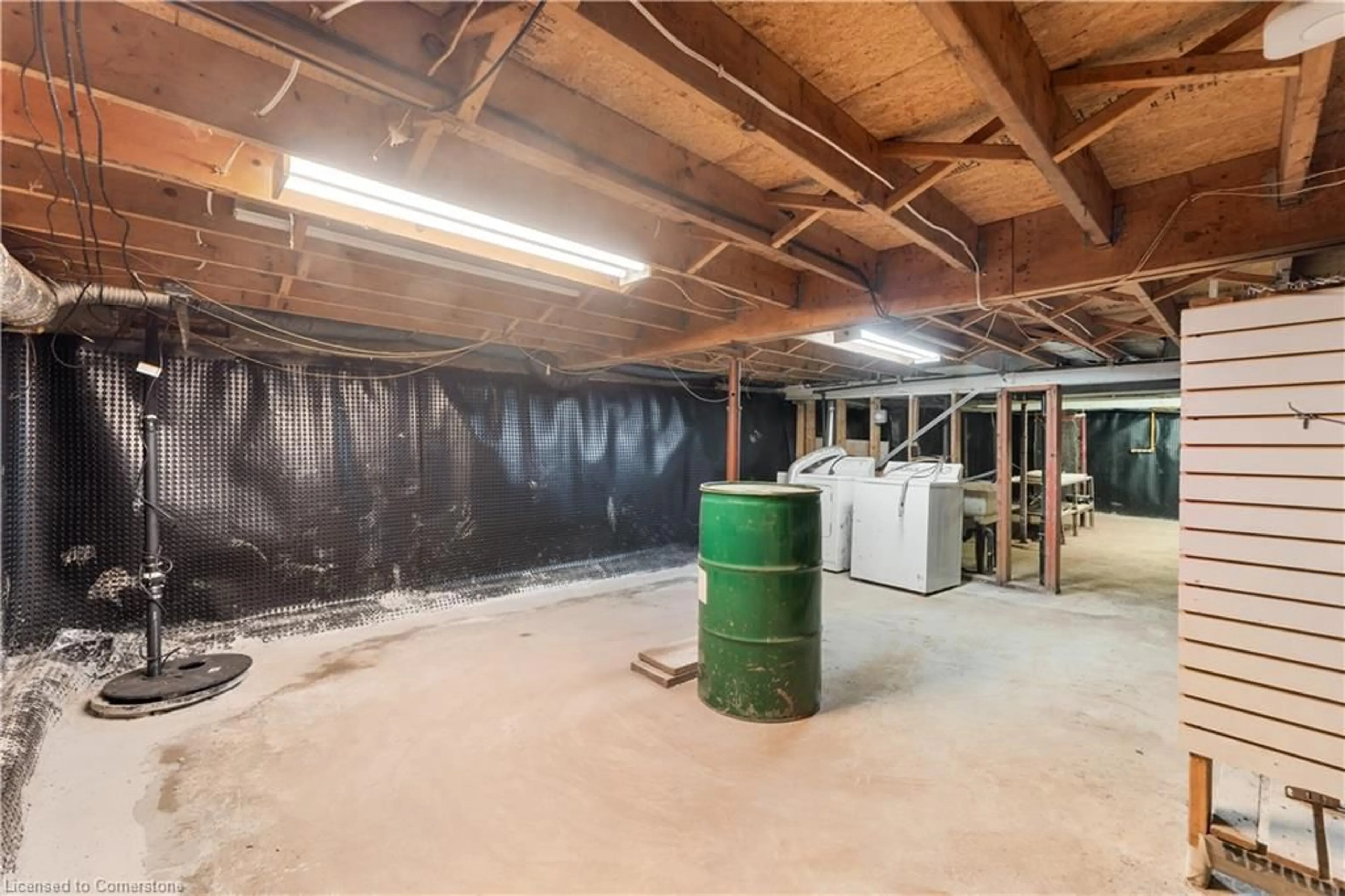 A pic of a room for 411 Mary St, Hamilton Ontario L8L 4W7