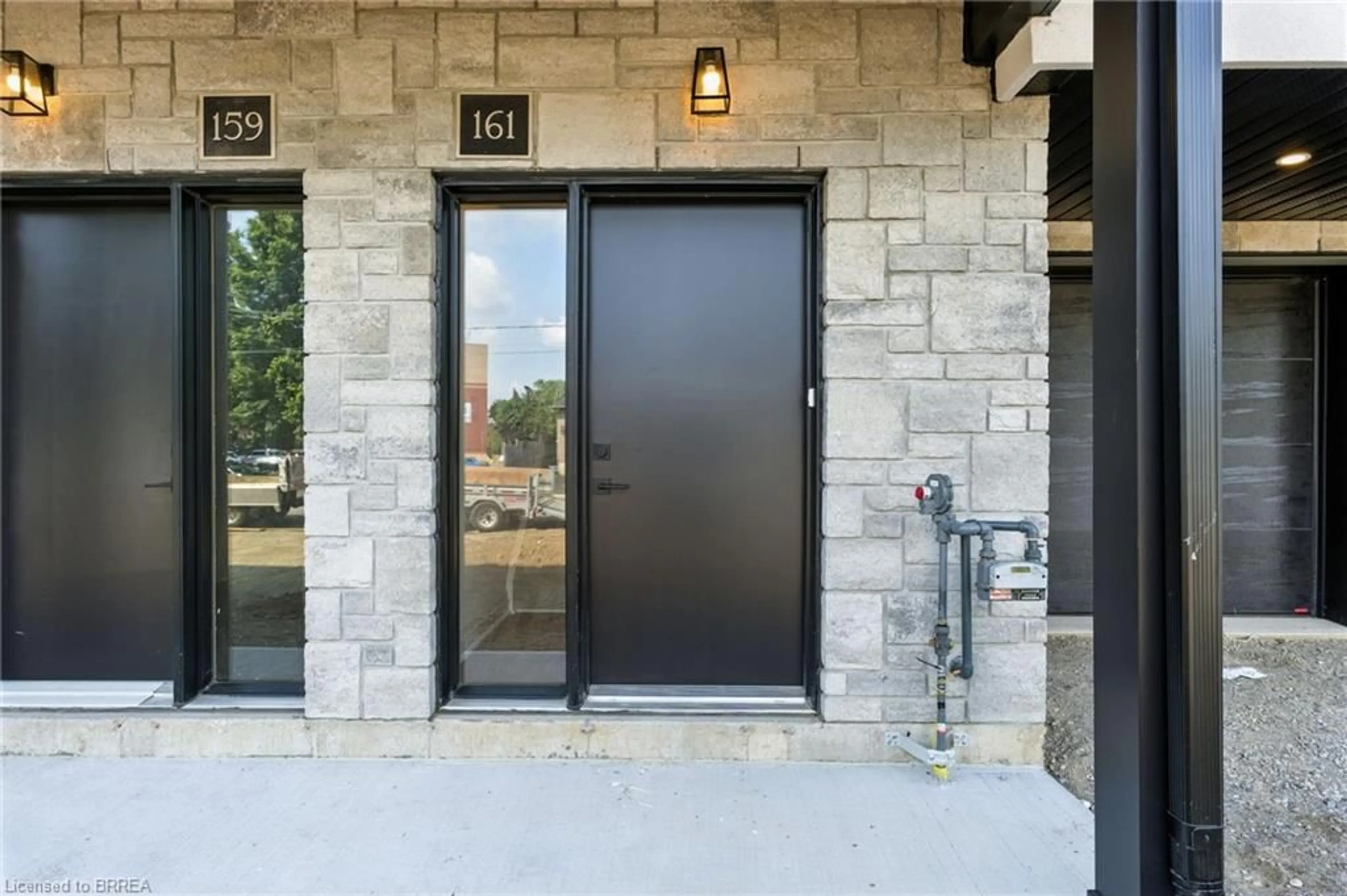 Indoor entryway for 161 Fifth Ave #3, Brantford Ontario N3S 1A3