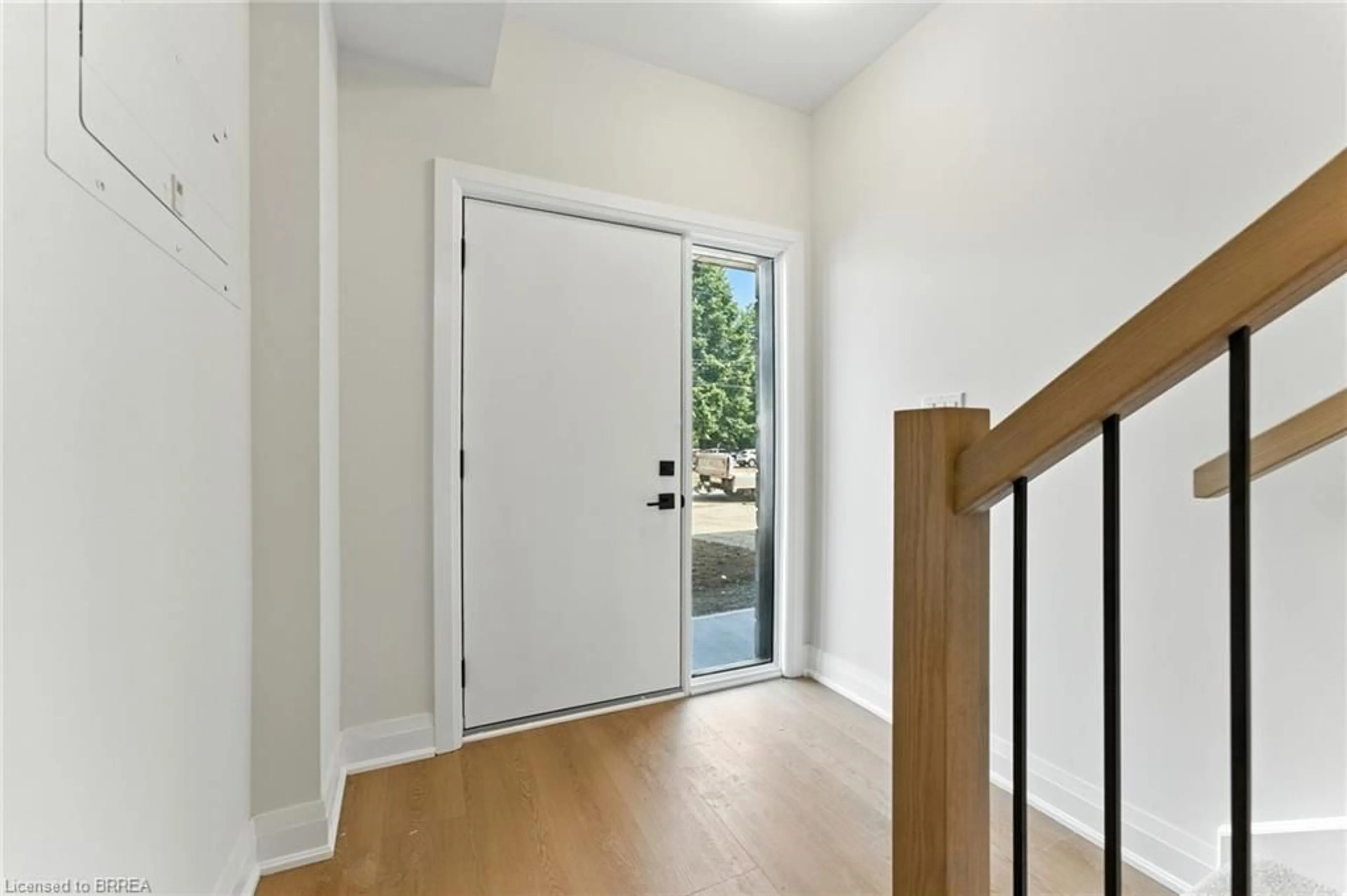 Indoor entryway for 161 Fifth Ave #3, Brantford Ontario N3S 1A3