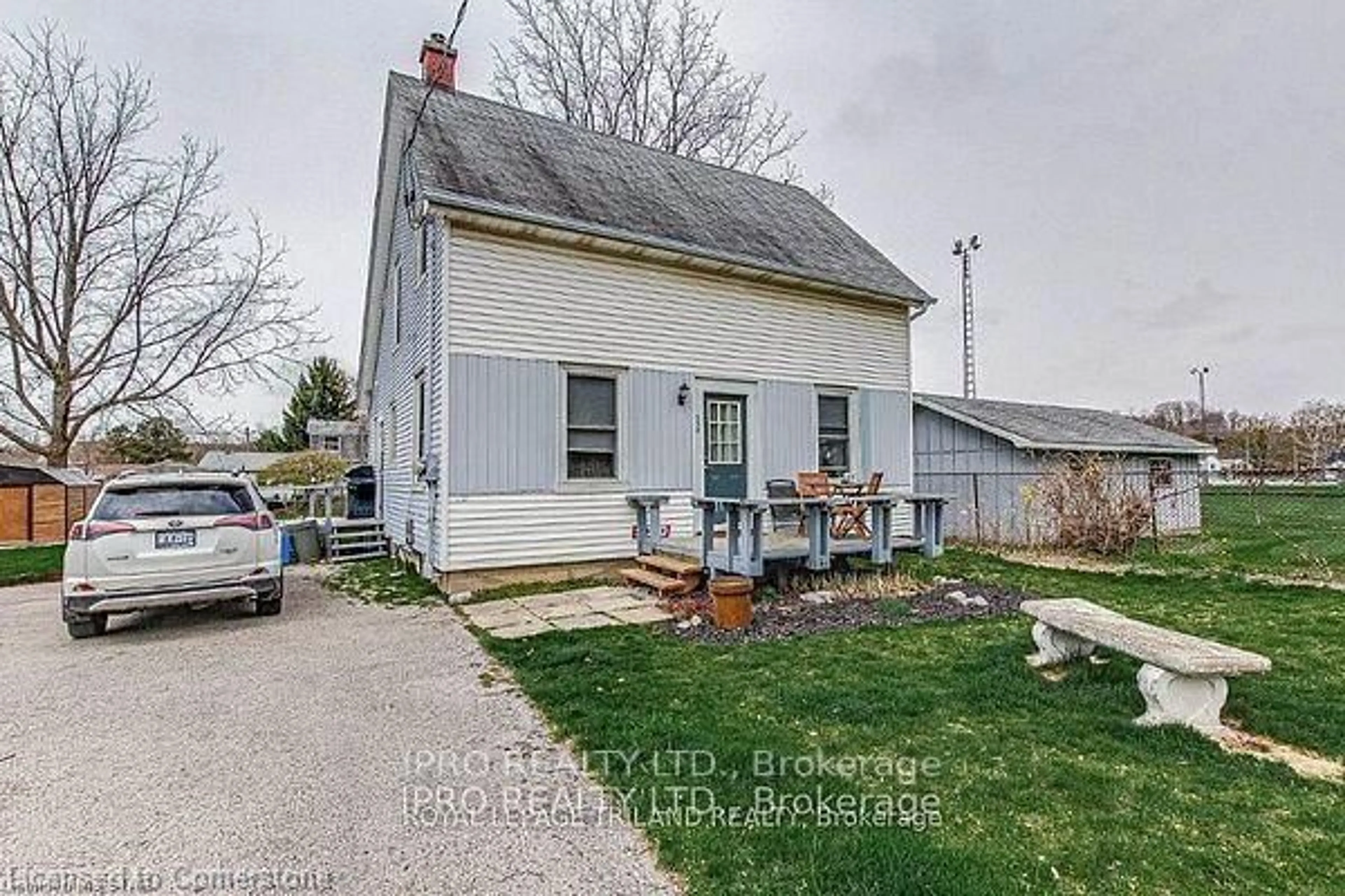 A pic from outside/outdoor area/front of a property/back of a property/a pic from drone, street for 332 Colborne St, Port Stanley Ontario N5L 1B3
