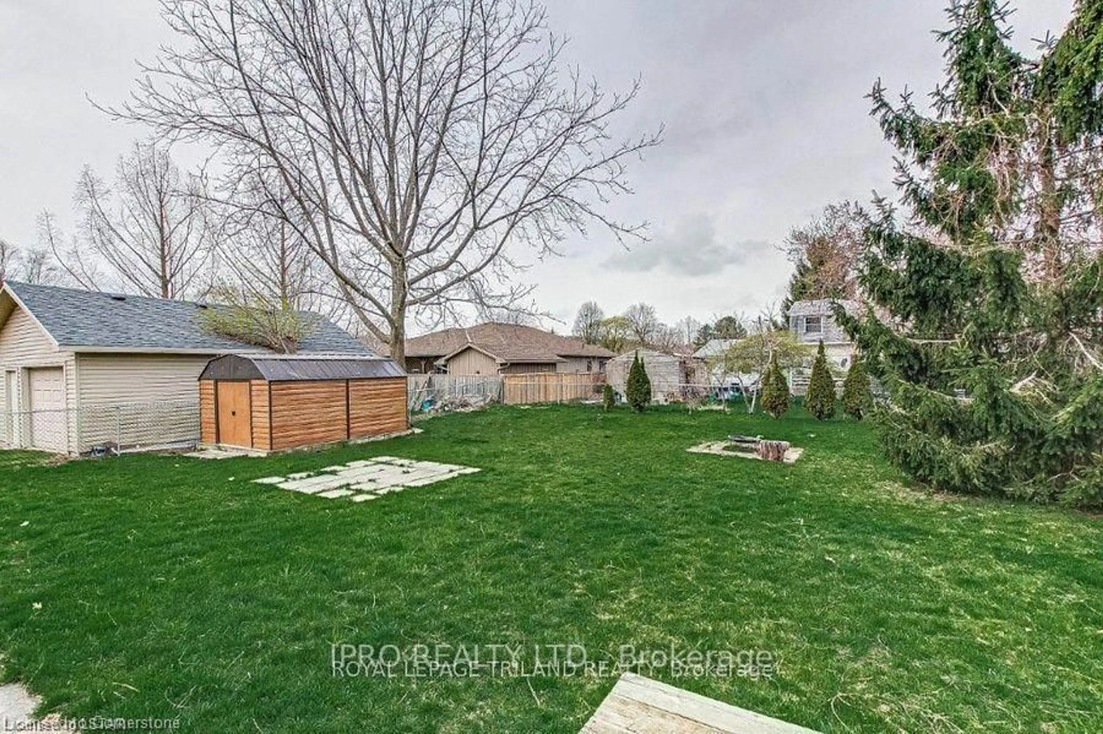 Patio, mountain view for 332 Colborne St, Port Stanley Ontario N5L 1B3