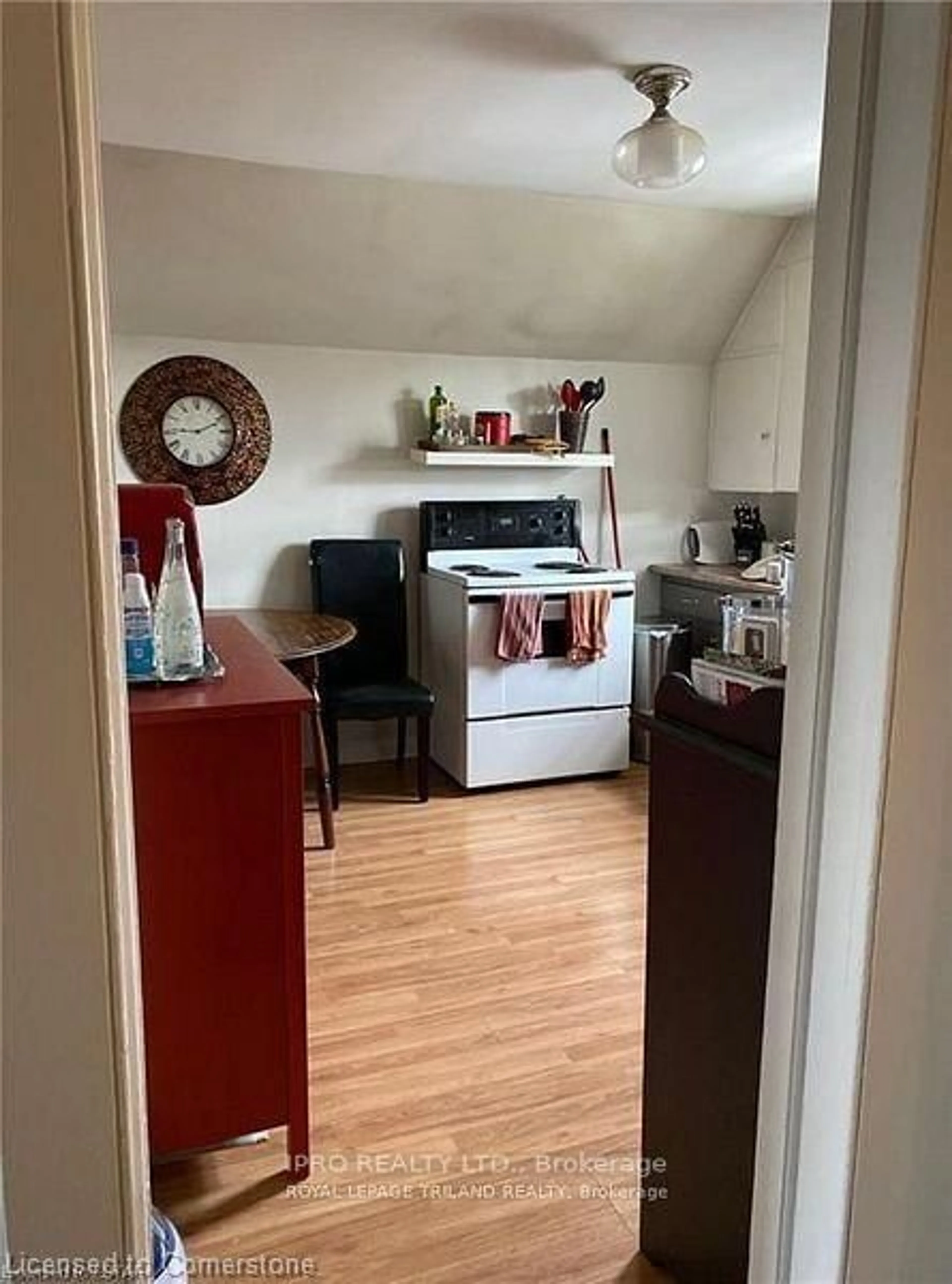 A pic of a room for 332 Colborne St, Port Stanley Ontario N5L 1B3
