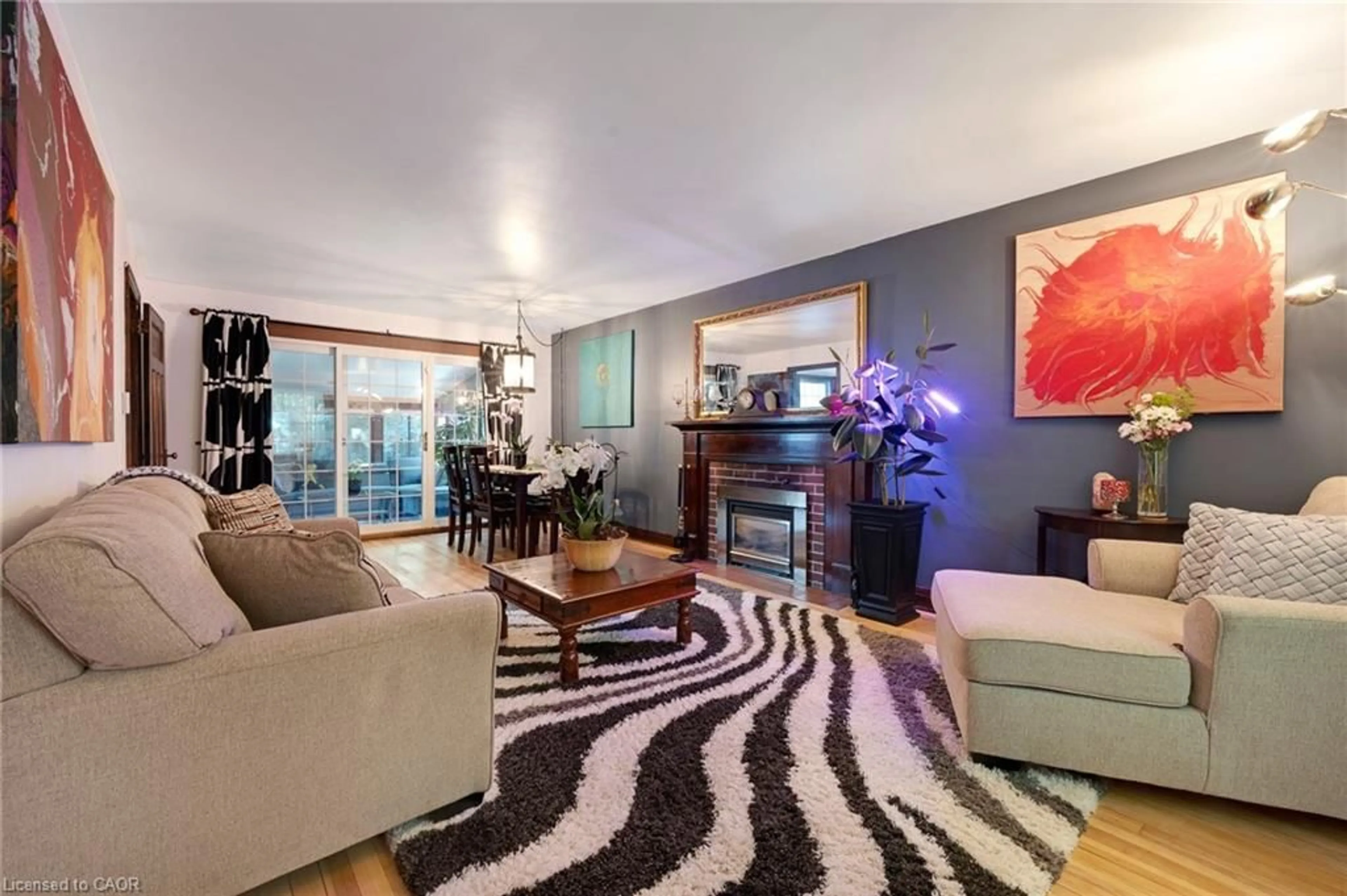 Living room with furniture, unknown for 30 Centre St, Cambridge Ontario N1R 4E5