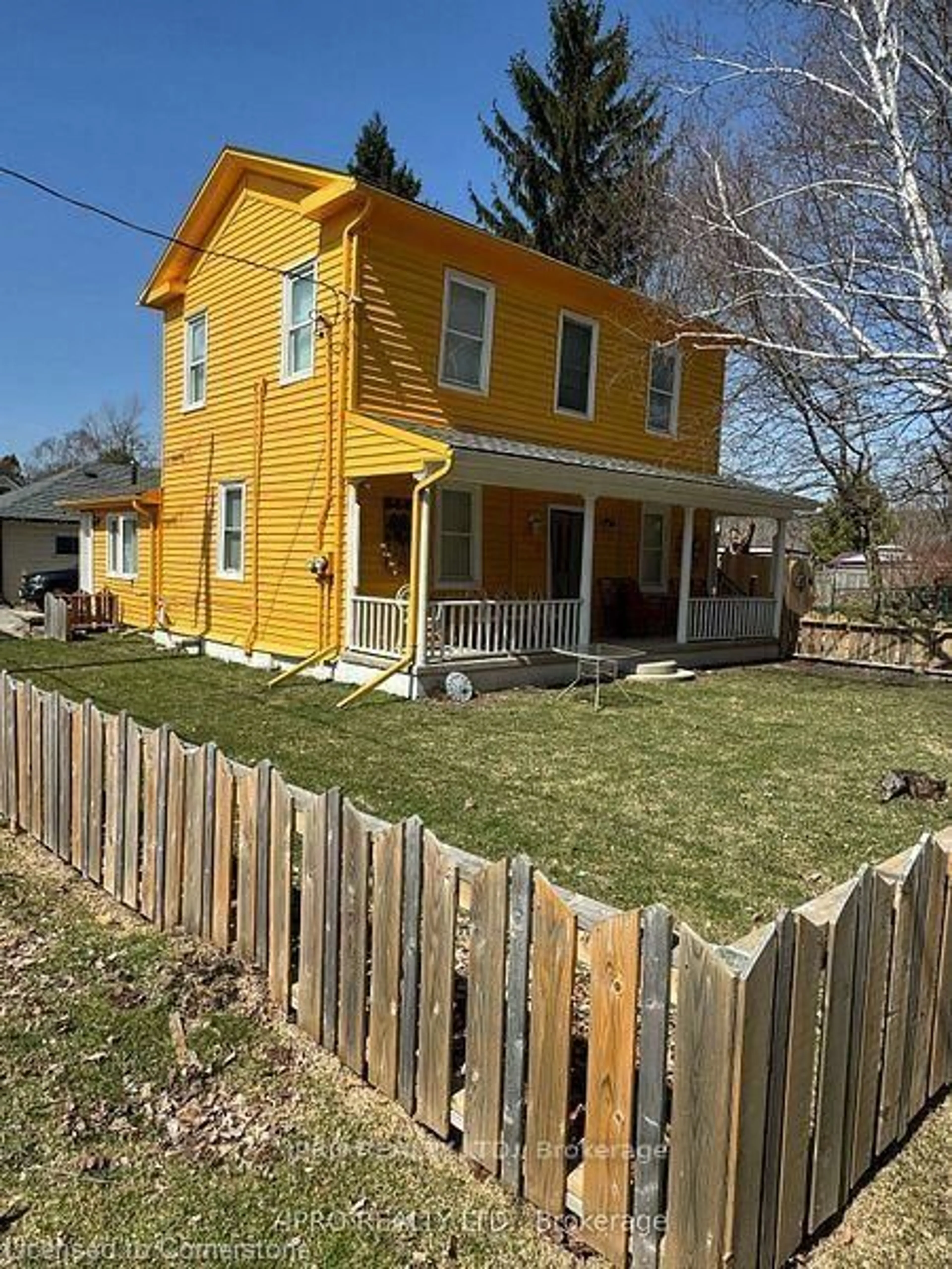 A pic from outside/outdoor area/front of a property/back of a property/a pic from drone, street for 4597 Sunset Rd, Port Stanley Ontario N5L 1B4