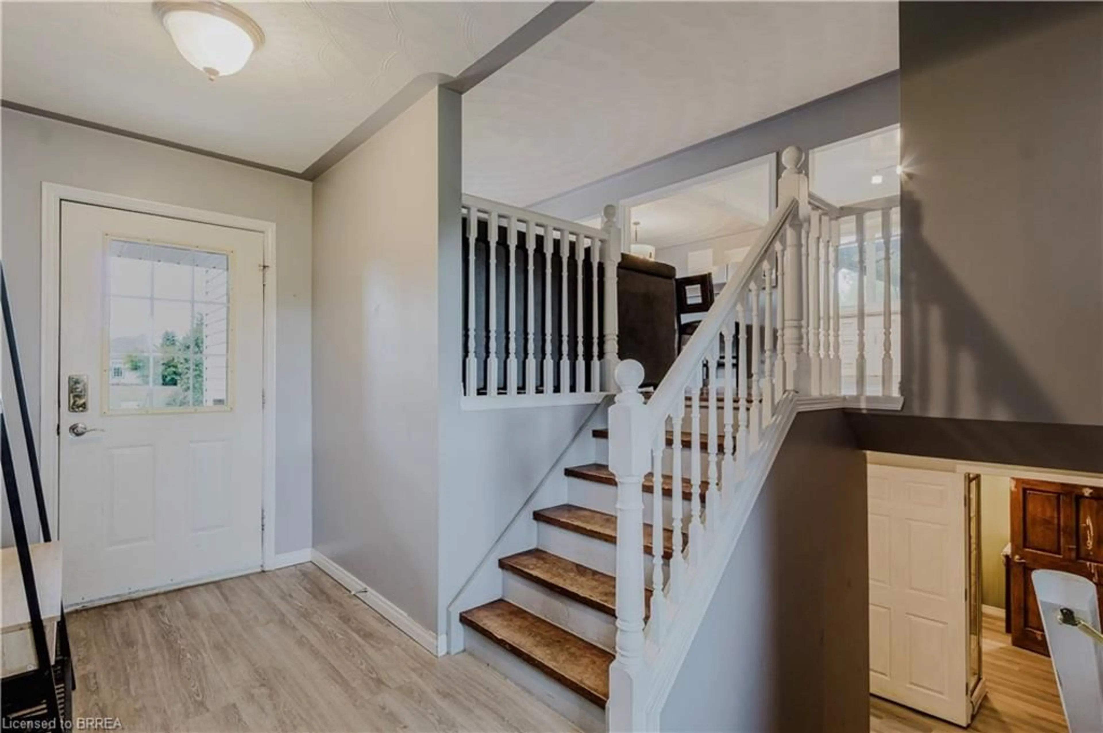 Indoor entryway for 810 Villa Nova Rd, Villa Nova Ontario N0E 1Y0