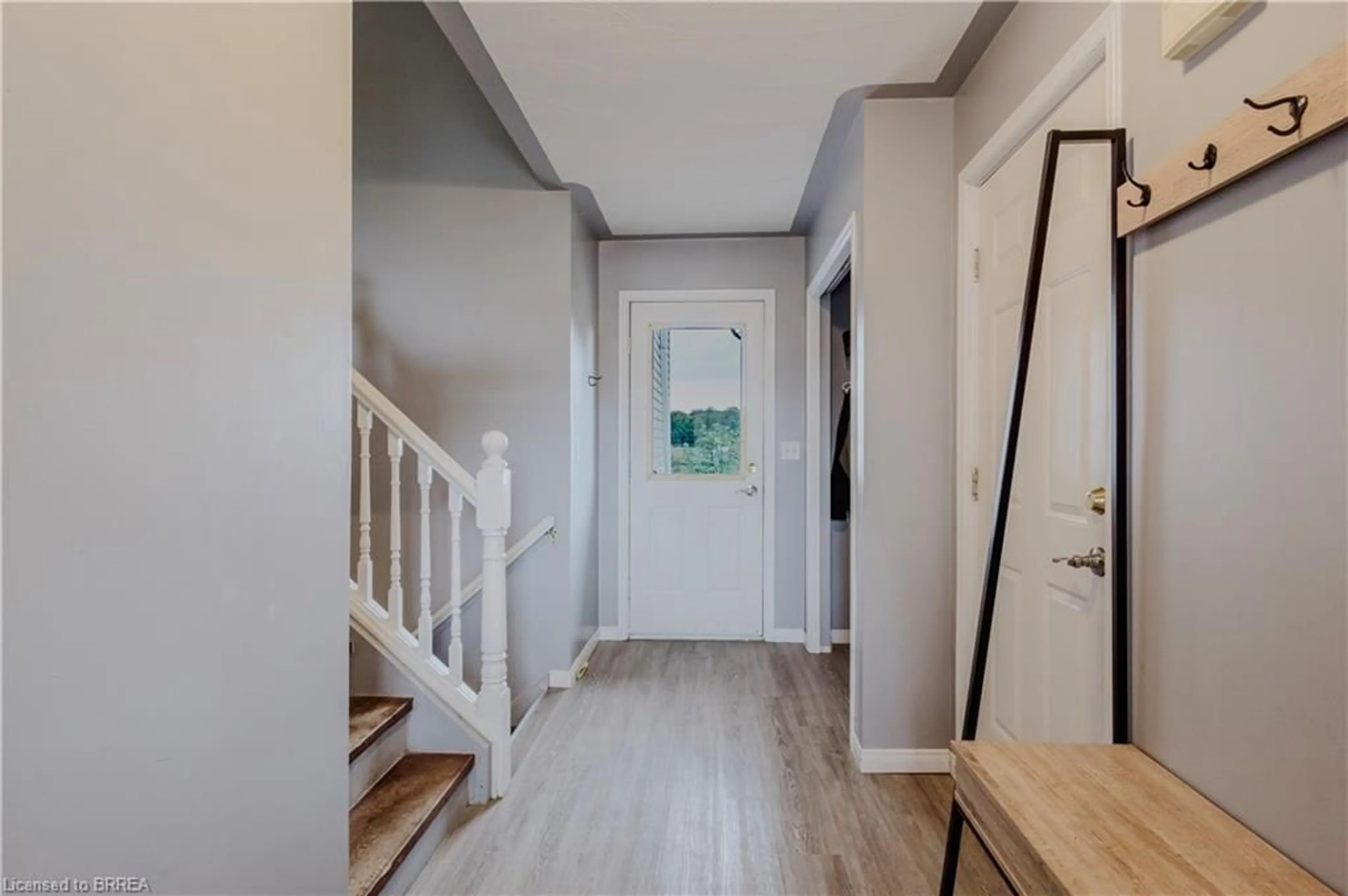 Indoor entryway for 810 Villa Nova Rd, Villa Nova Ontario N0E 1Y0