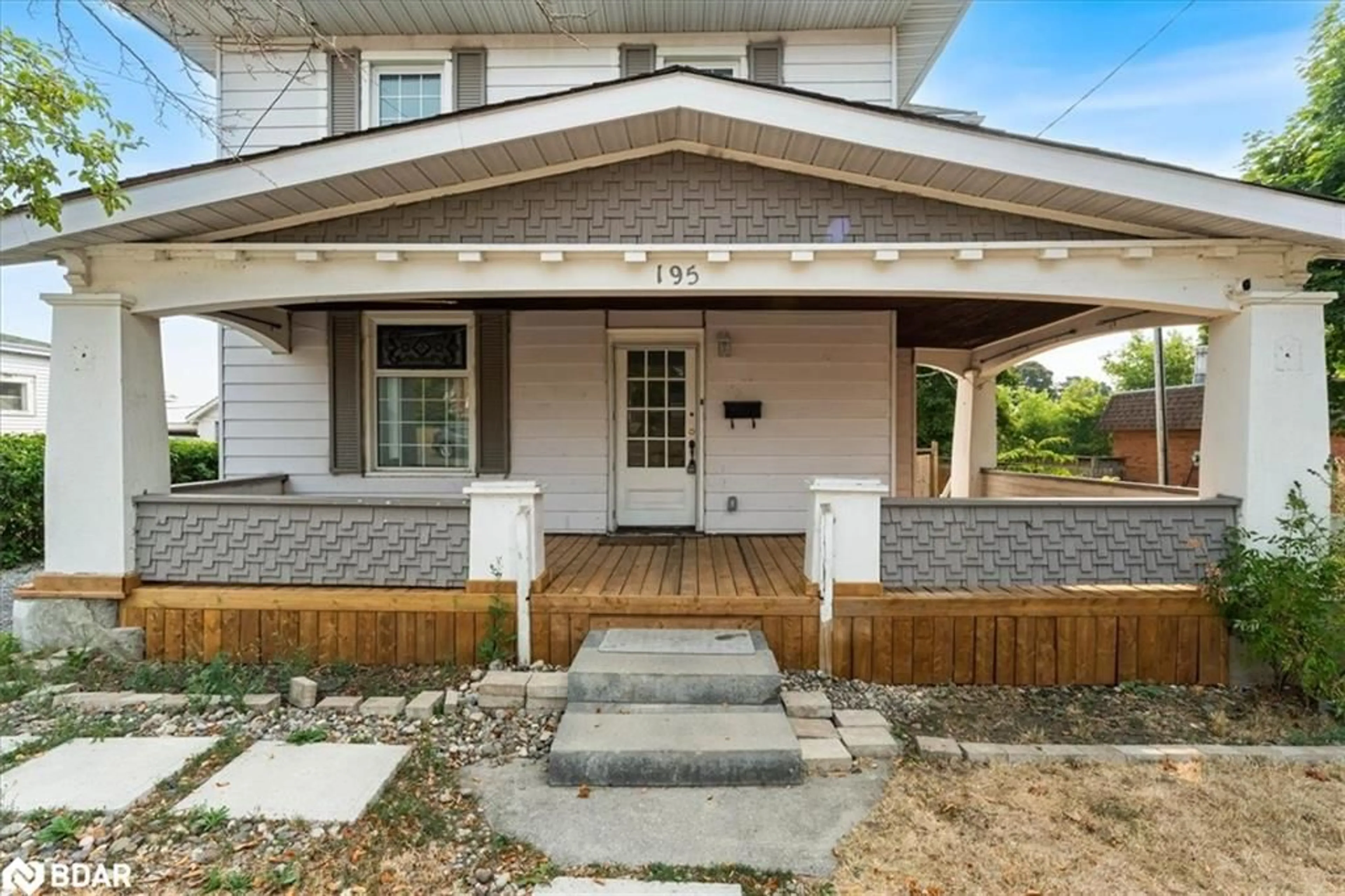 Home with vinyl exterior material, street for 195 Victoria Ave, Trenton Ontario K8V 5A4