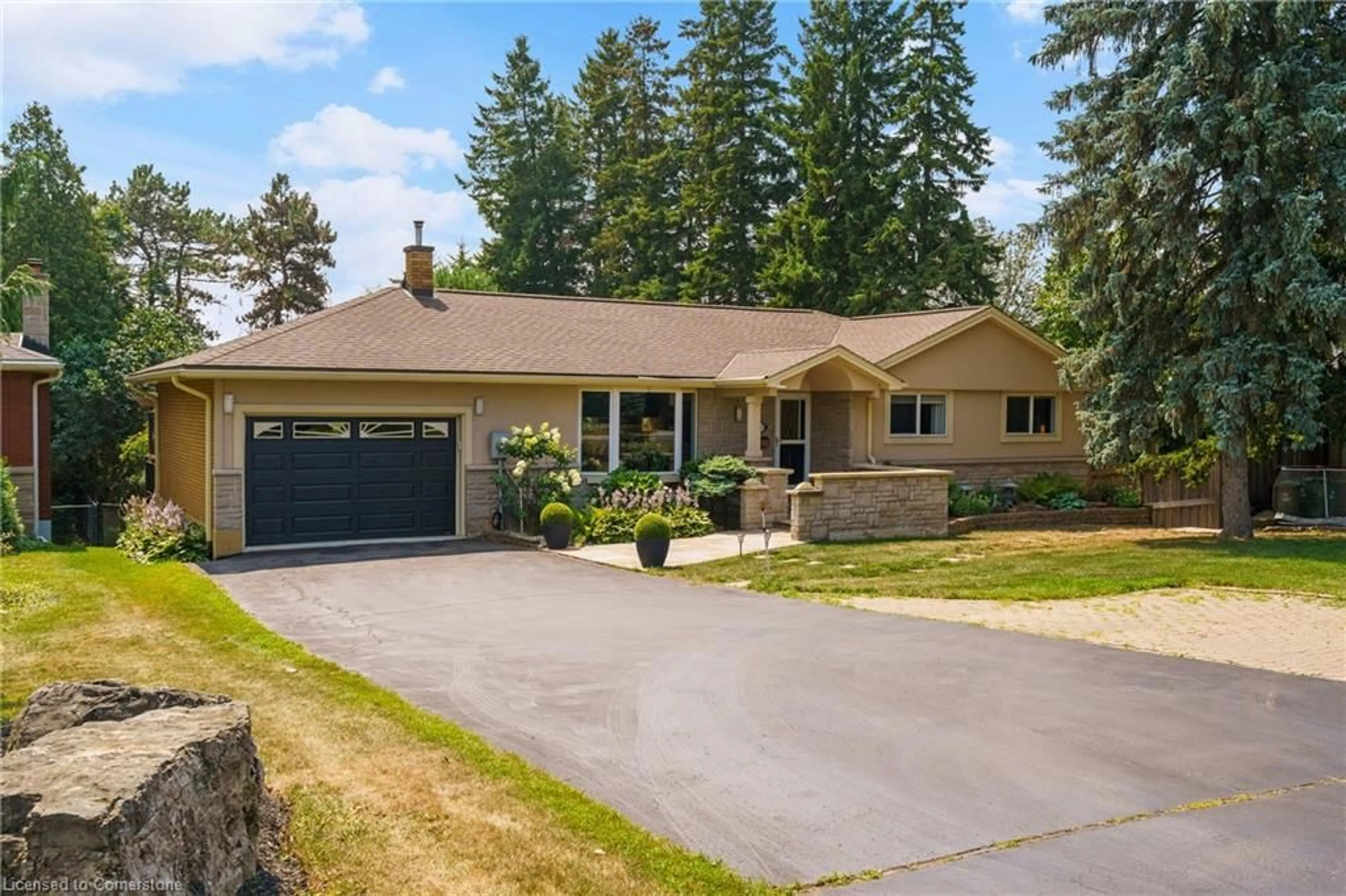 Home with vinyl exterior material, street for 160 Mohawk Rd, Ancaster Ontario L9G 2W9