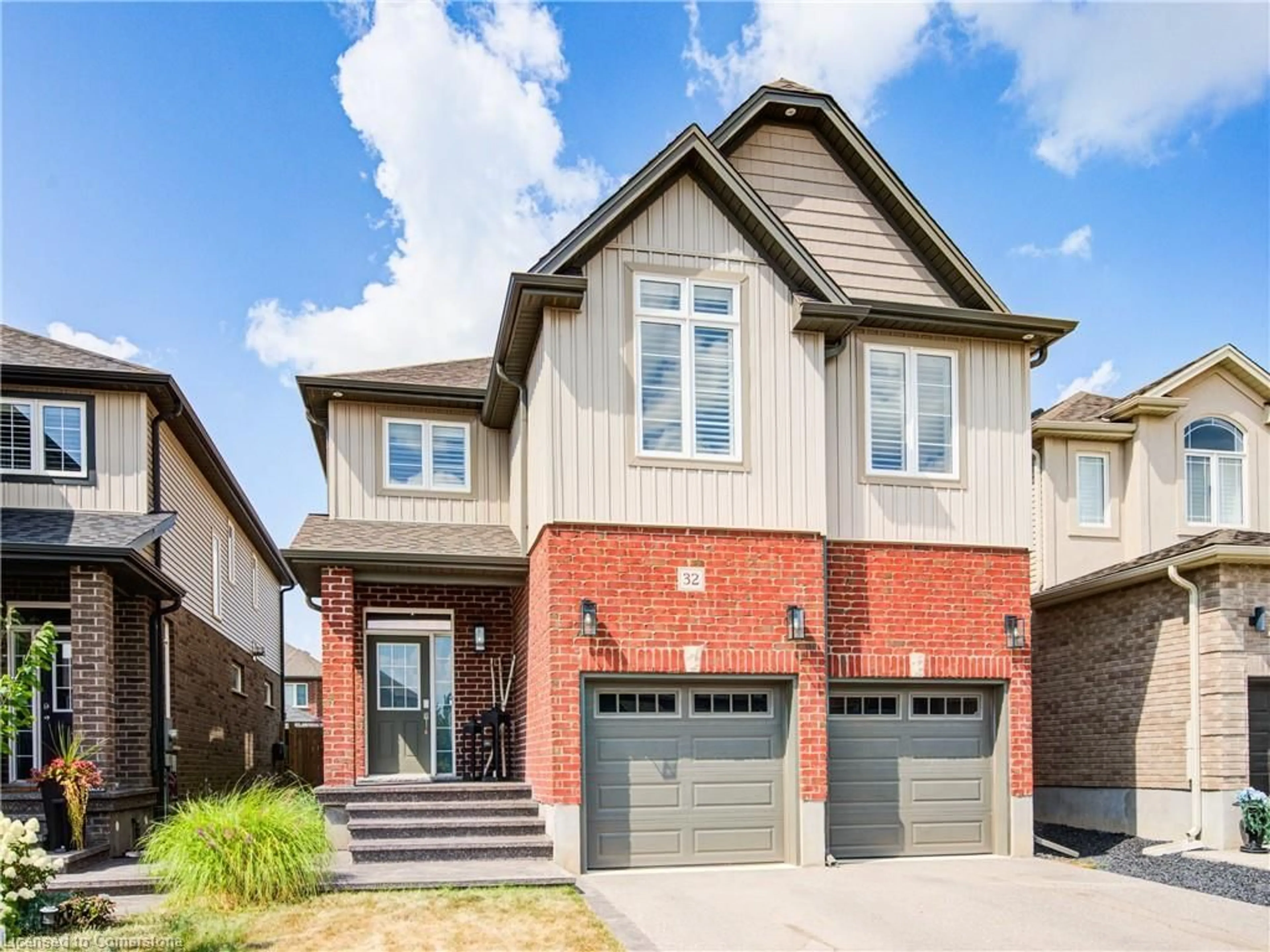 Home with brick exterior material, street for 32 Arlington Pky, Paris Ontario N3L 0G2