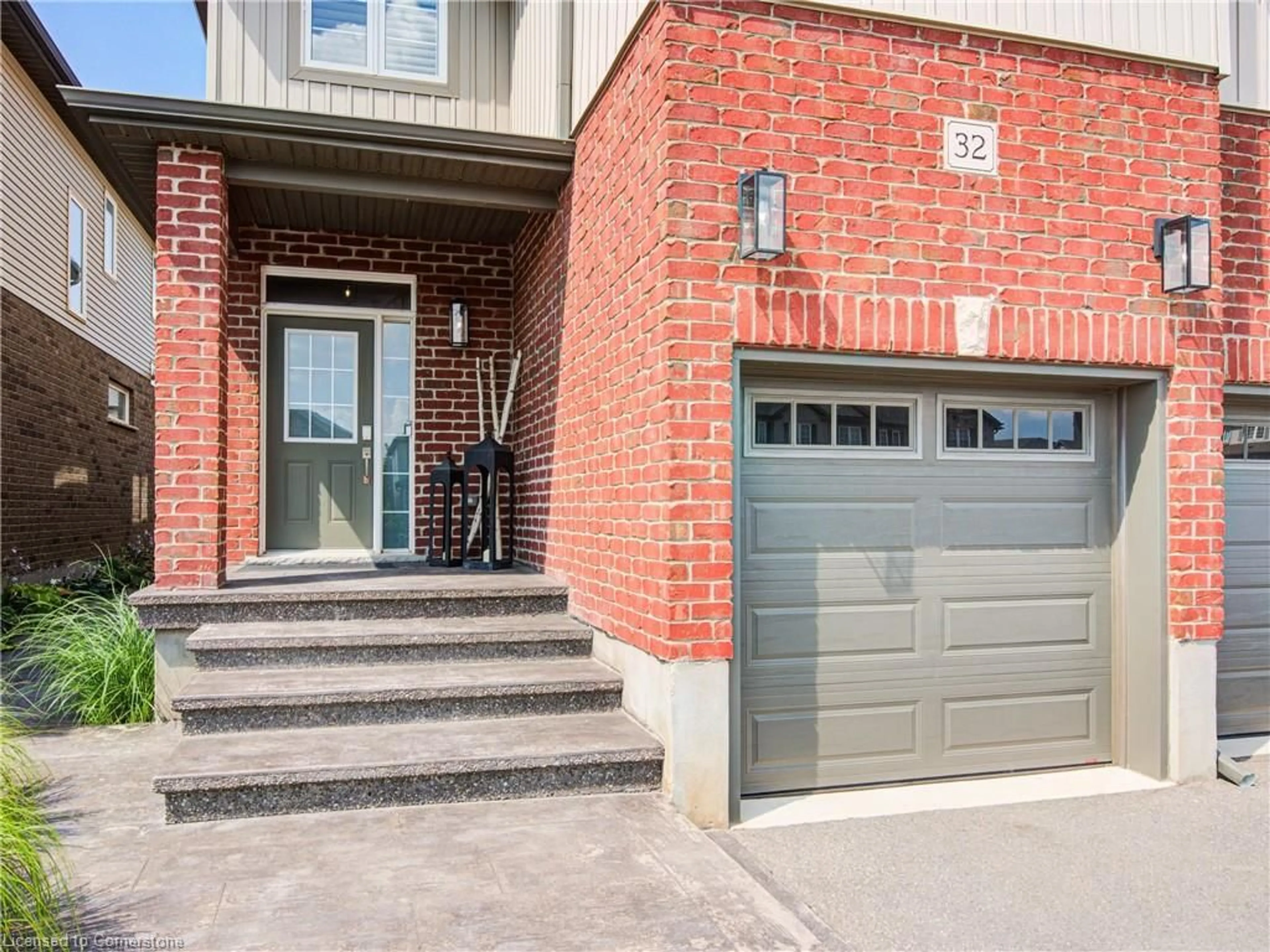 Home with brick exterior material, street for 32 Arlington Pky, Paris Ontario N3L 0G2