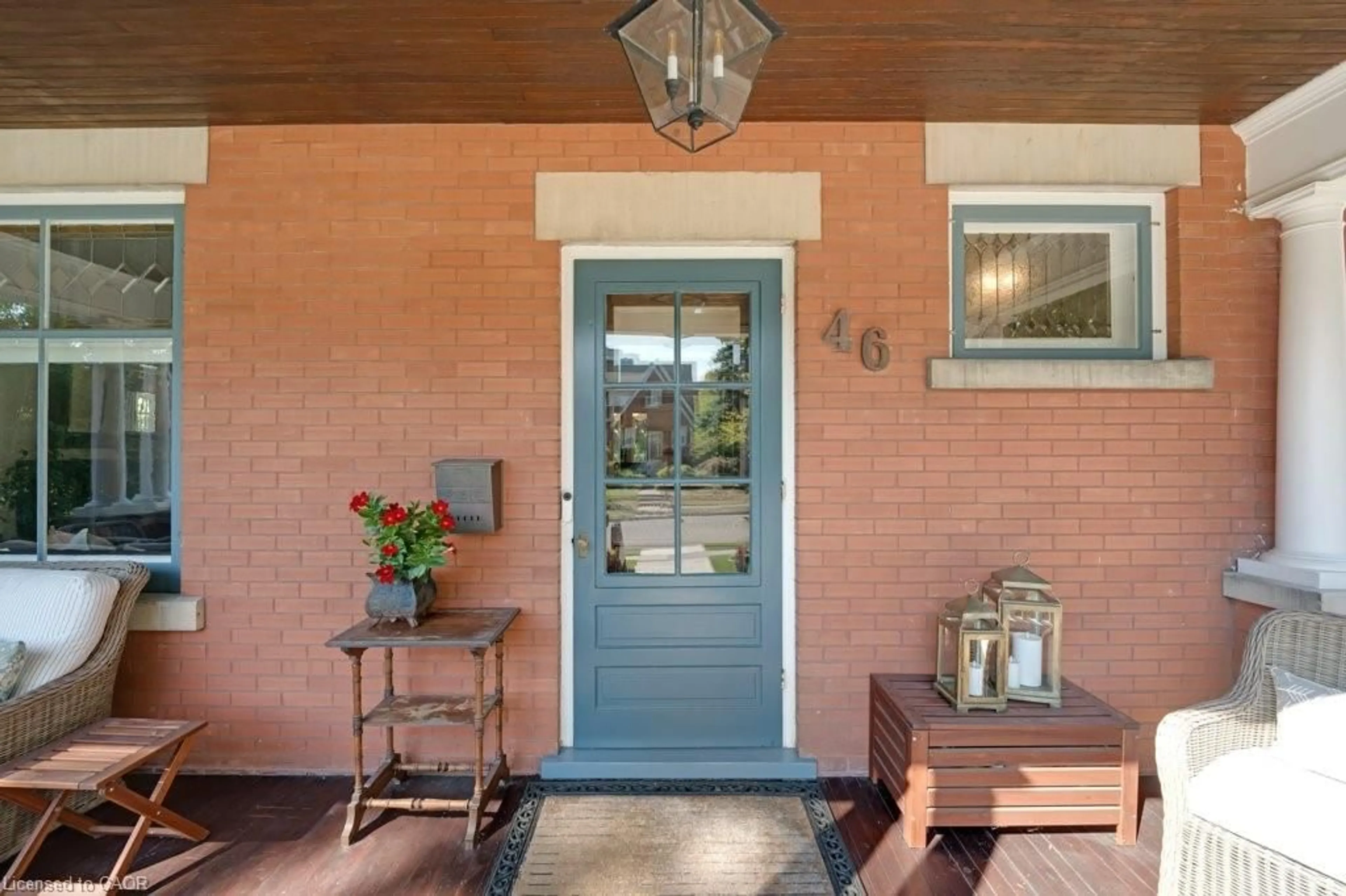 Indoor entryway for 46 Brant Rd, Cambridge Ontario N1S 2W6