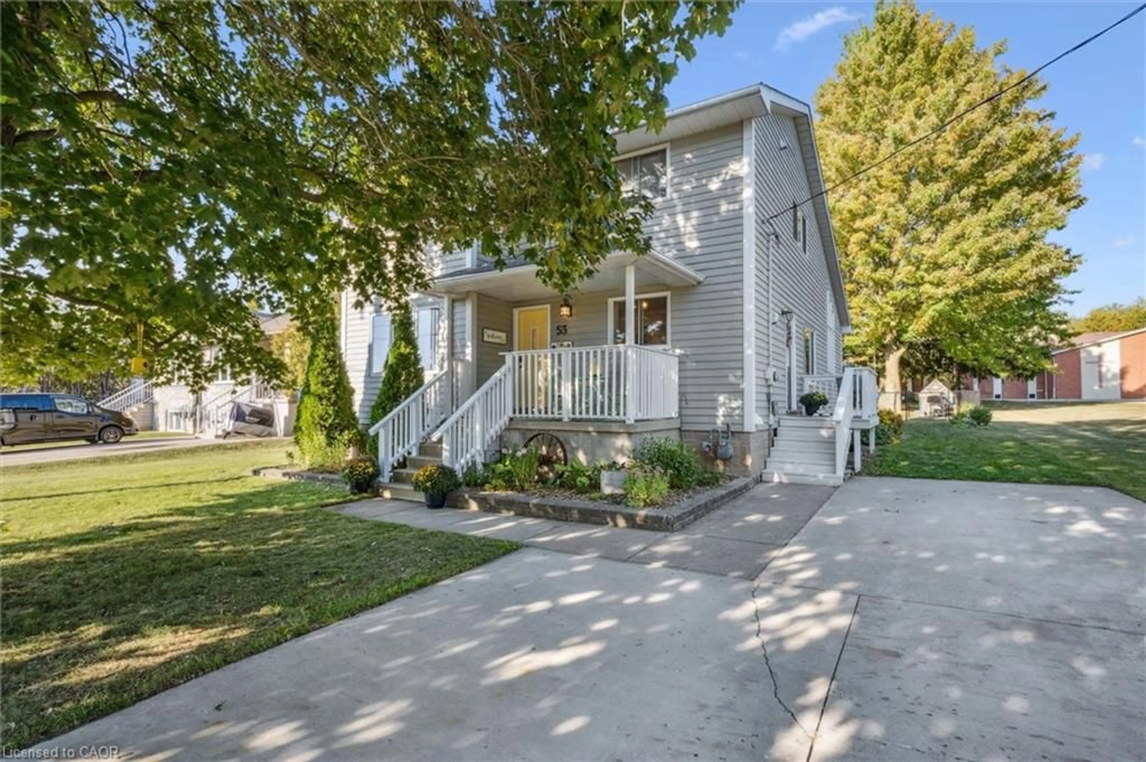 Home with vinyl exterior material, street for 53 Hincks St, New Hamburg Ontario N3A 2A2