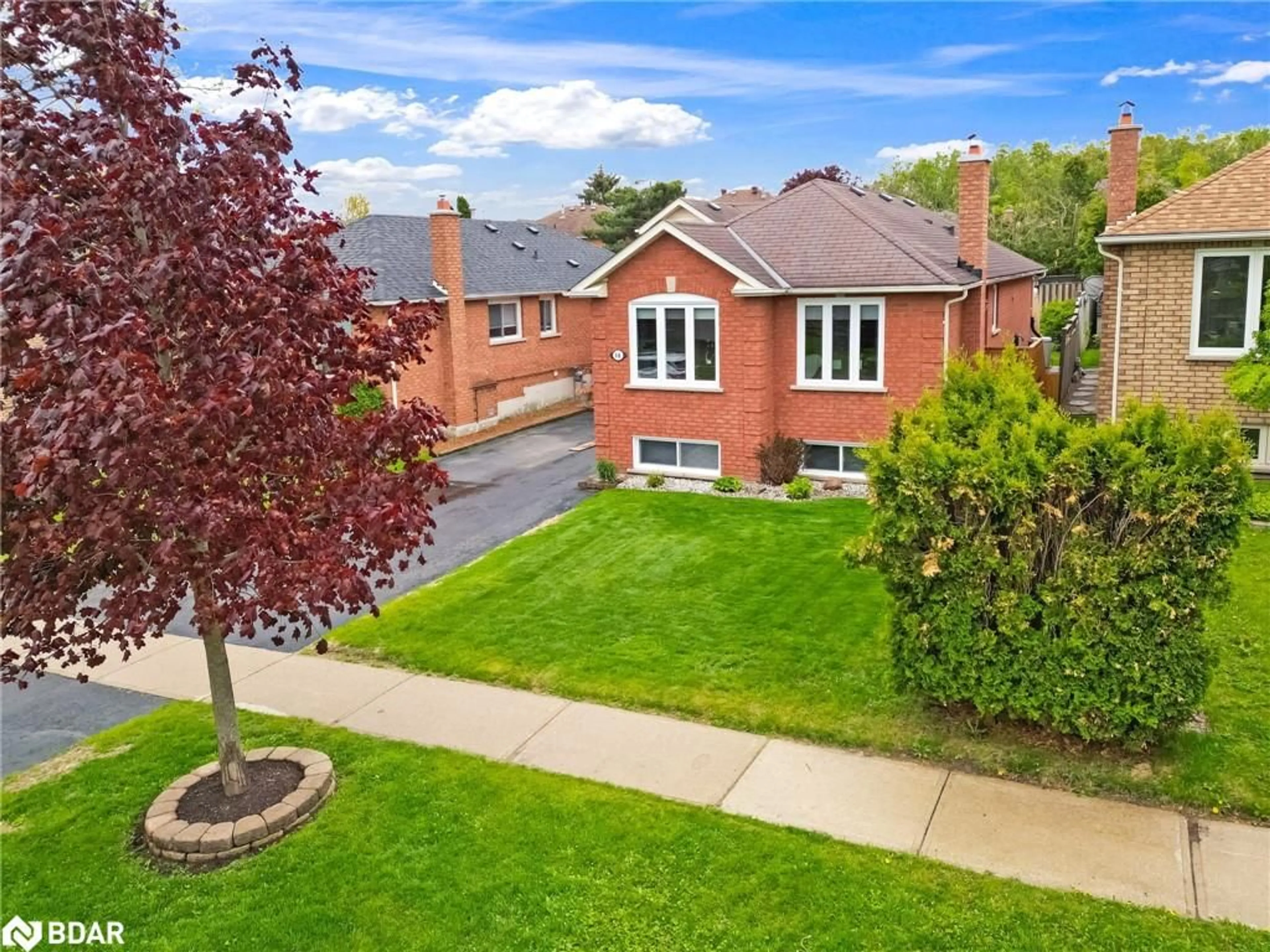 A pic from outside/outdoor area/front of a property/back of a property/a pic from drone, street for 16 Balliston Rd, Barrie Ontario L4N 6Z6