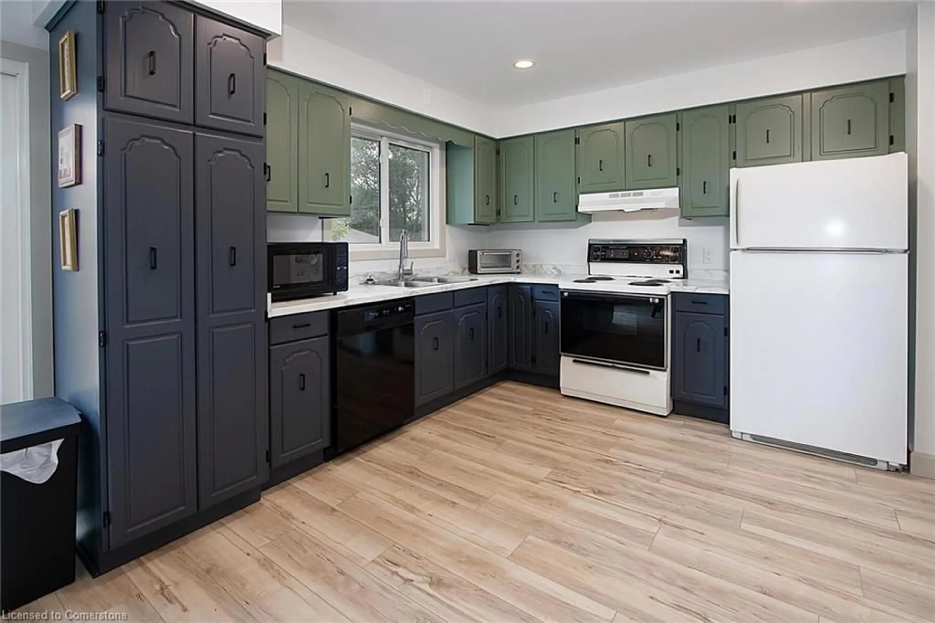 Open concept kitchen, unknown for 765 John St, Listowel Ontario N4W 1B6