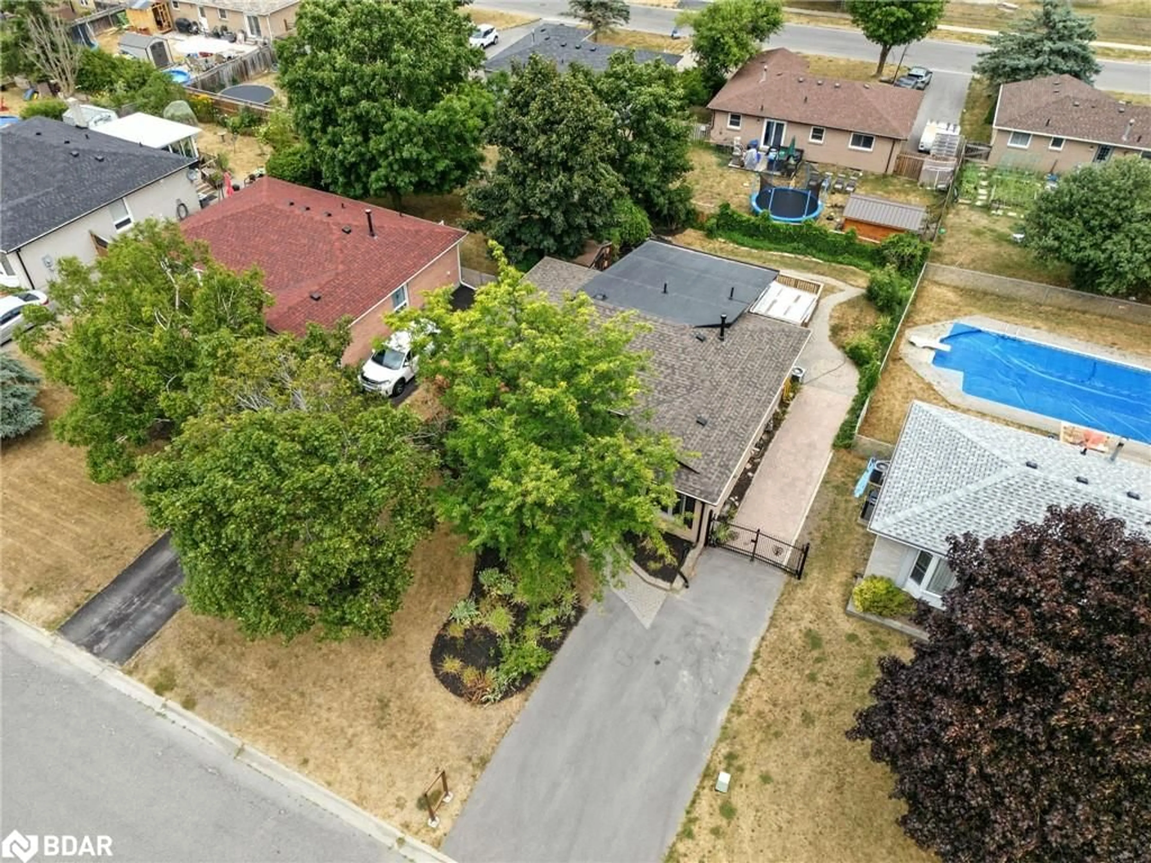 A pic from outside/outdoor area/front of a property/back of a property/a pic from drone, street for 3 Rogers Rd, Lindsay Ontario K9V 5L1