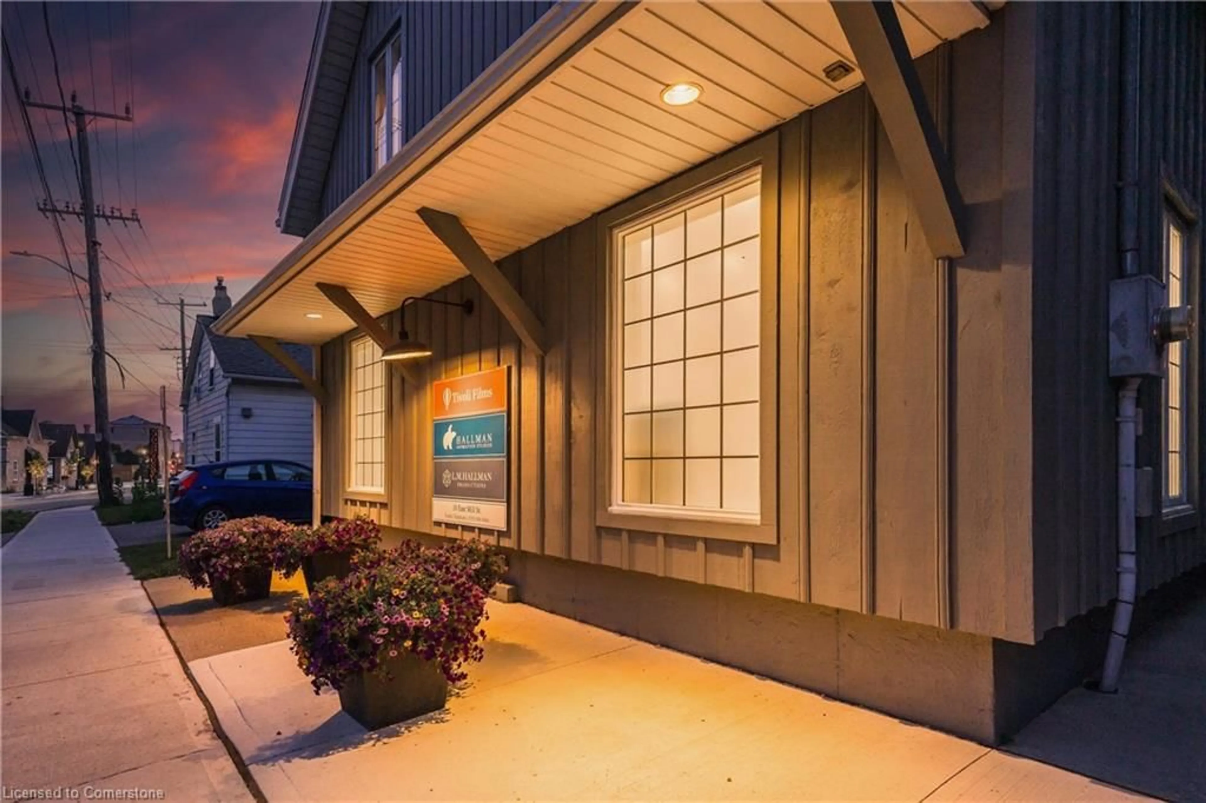 Indoor foyer for 18 East Mill St, Elora Ontario N0B 1S0