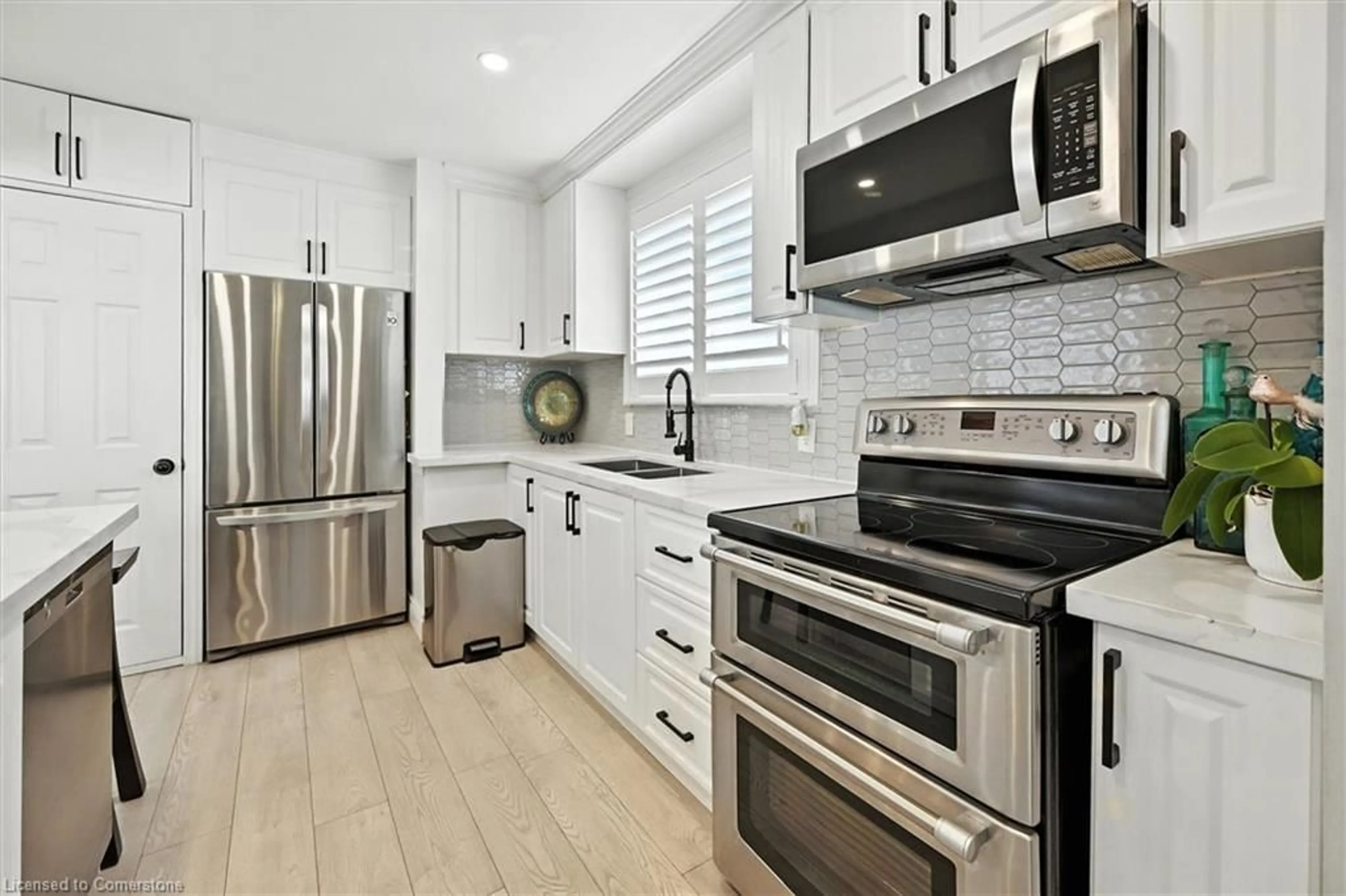 Open concept kitchen, ceramic/tile floor for 507 Upper James St, Hamilton Ontario L9C 2X9