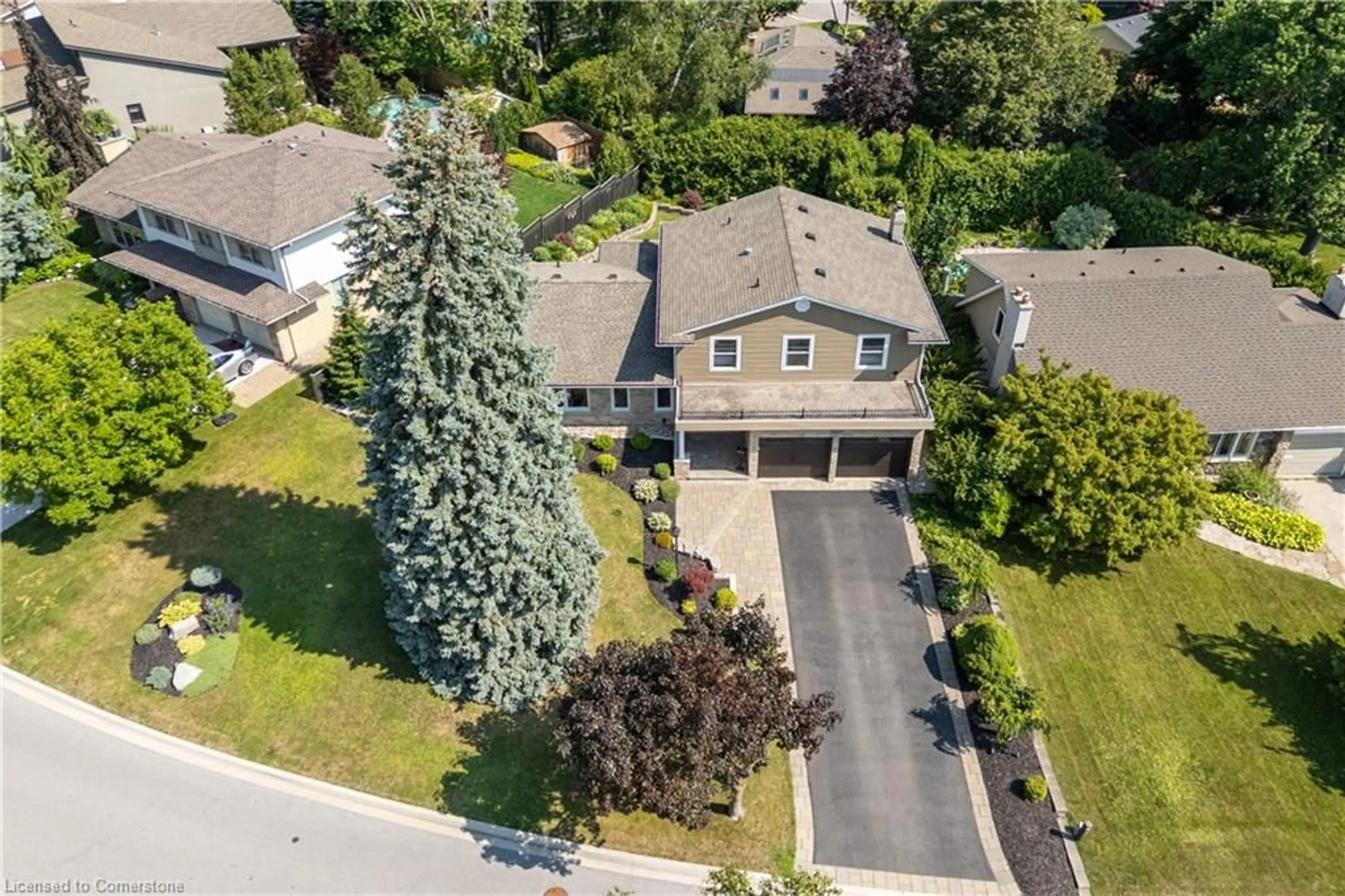 A pic from outside/outdoor area/front of a property/back of a property/a pic from drone, street for 2119 Agincourt Cres, Burlington Ontario L7P 1P3