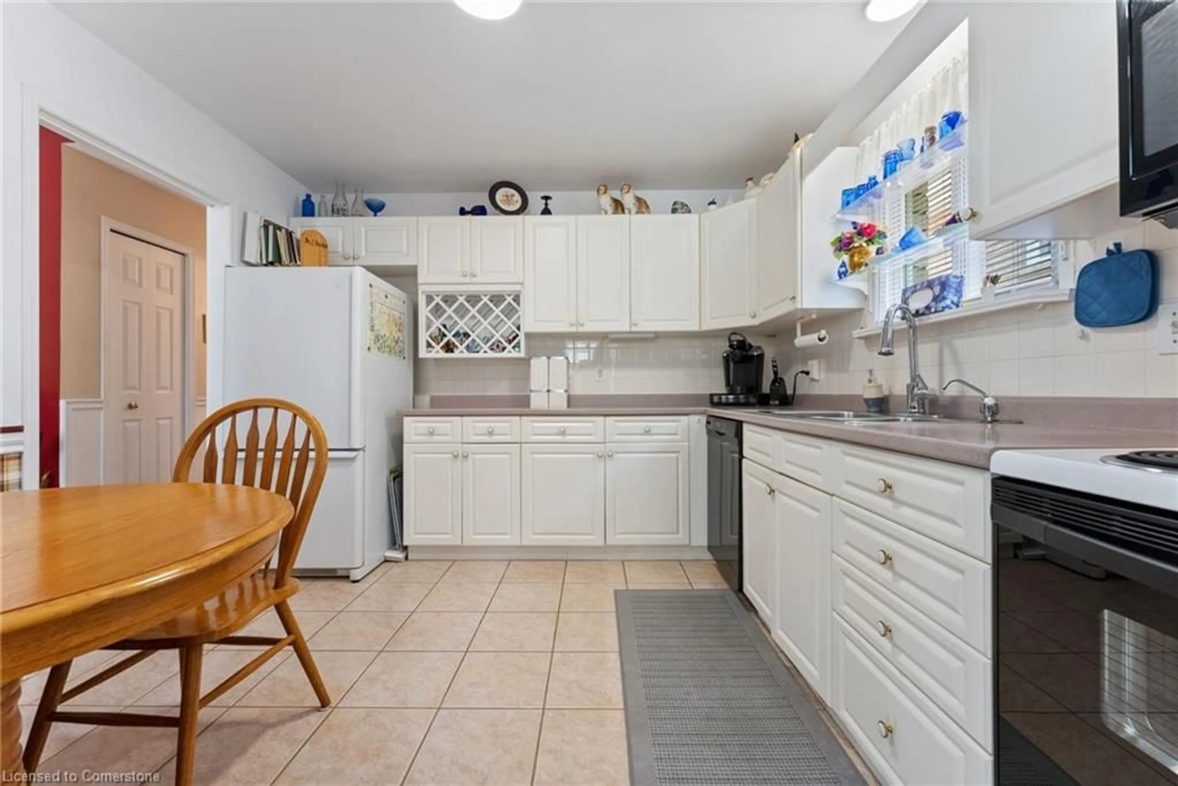Standard kitchen, ceramic/tile floor for 48 Olivetree Rd, Brantford Ontario N3R 7X2