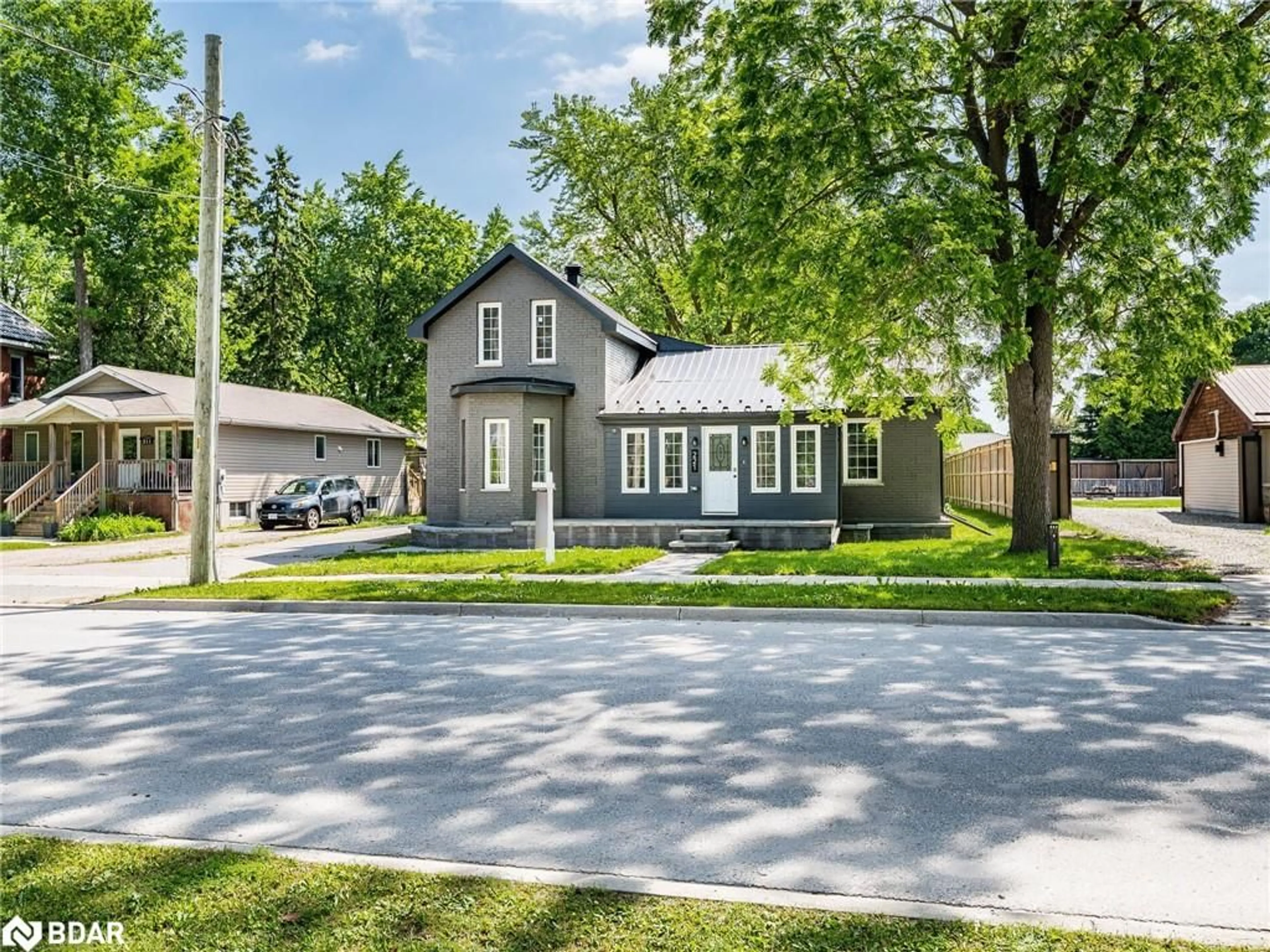 Home with vinyl exterior material, street for 221 Isabella St, Arthur Ontario N0G 1A0