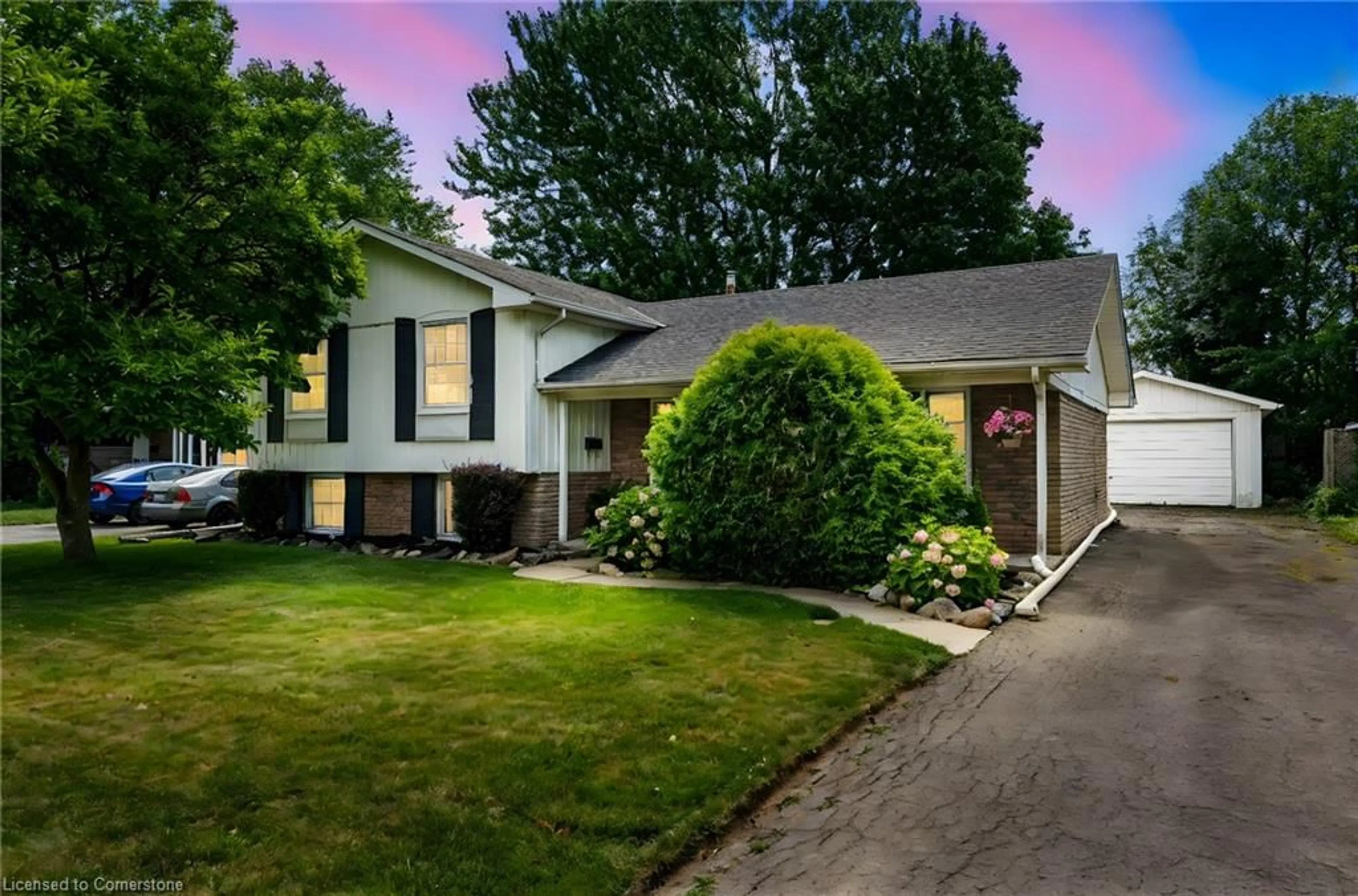 Home with vinyl exterior material, street for 20 Mcgill St, Welland Ontario L3C 3L3