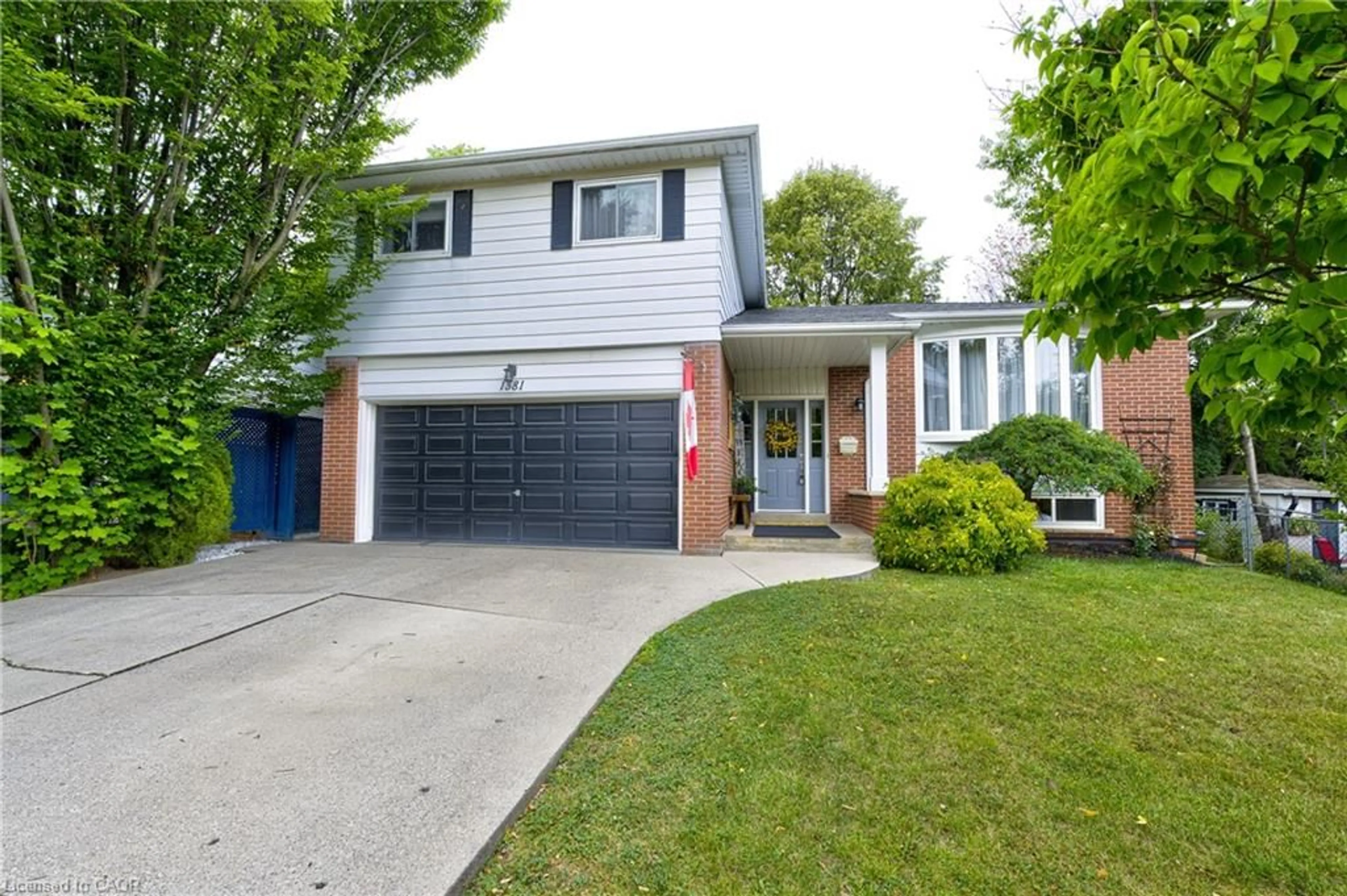 Home with vinyl exterior material, street for 1381 Christina Crt, Burlington Ontario L7P 2V8