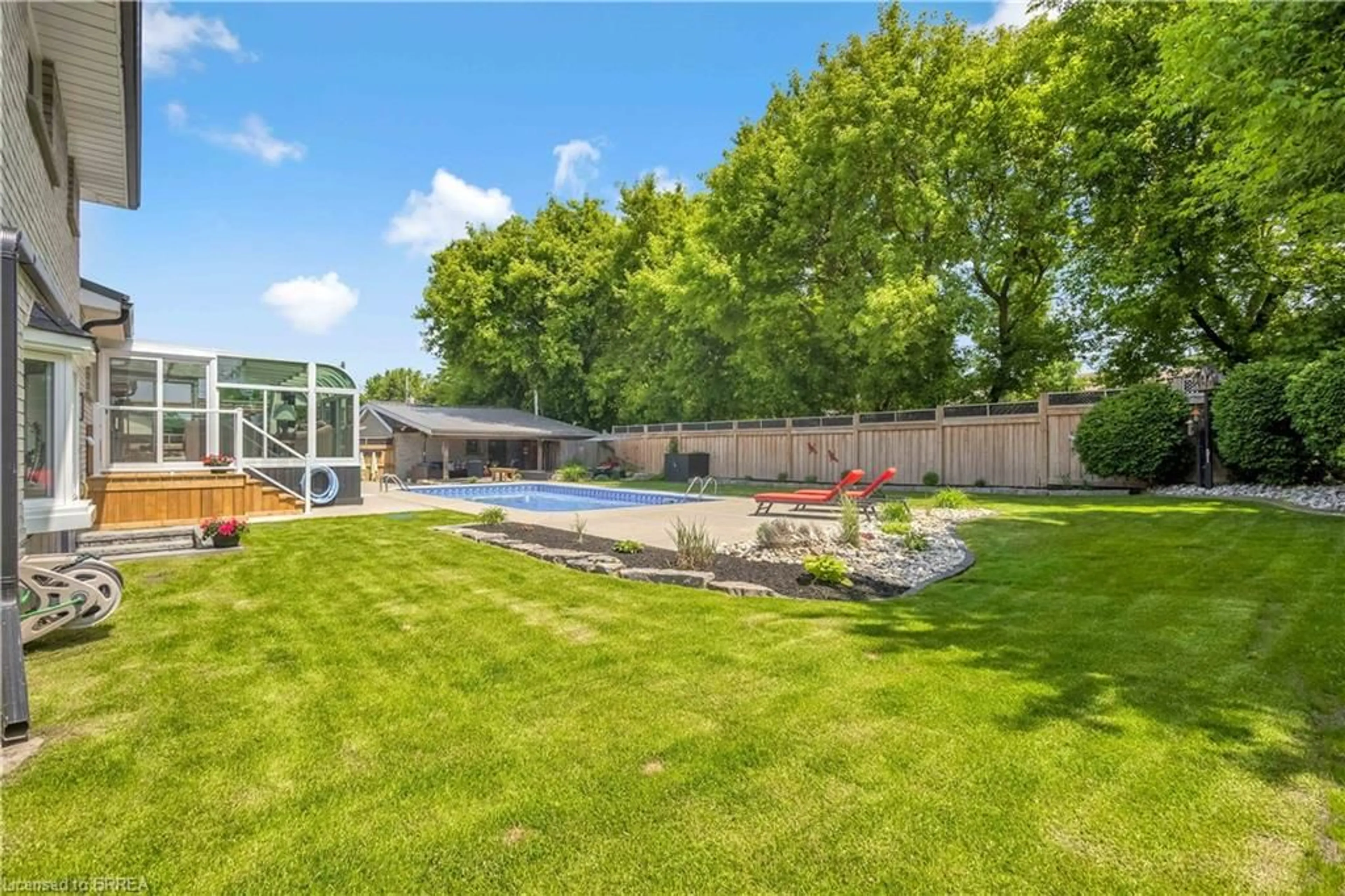A pic from outside/outdoor area/front of a property/back of a property/a pic from drone, unknown for 3 Saint Catharine St, Burford Ontario N0E 1A0