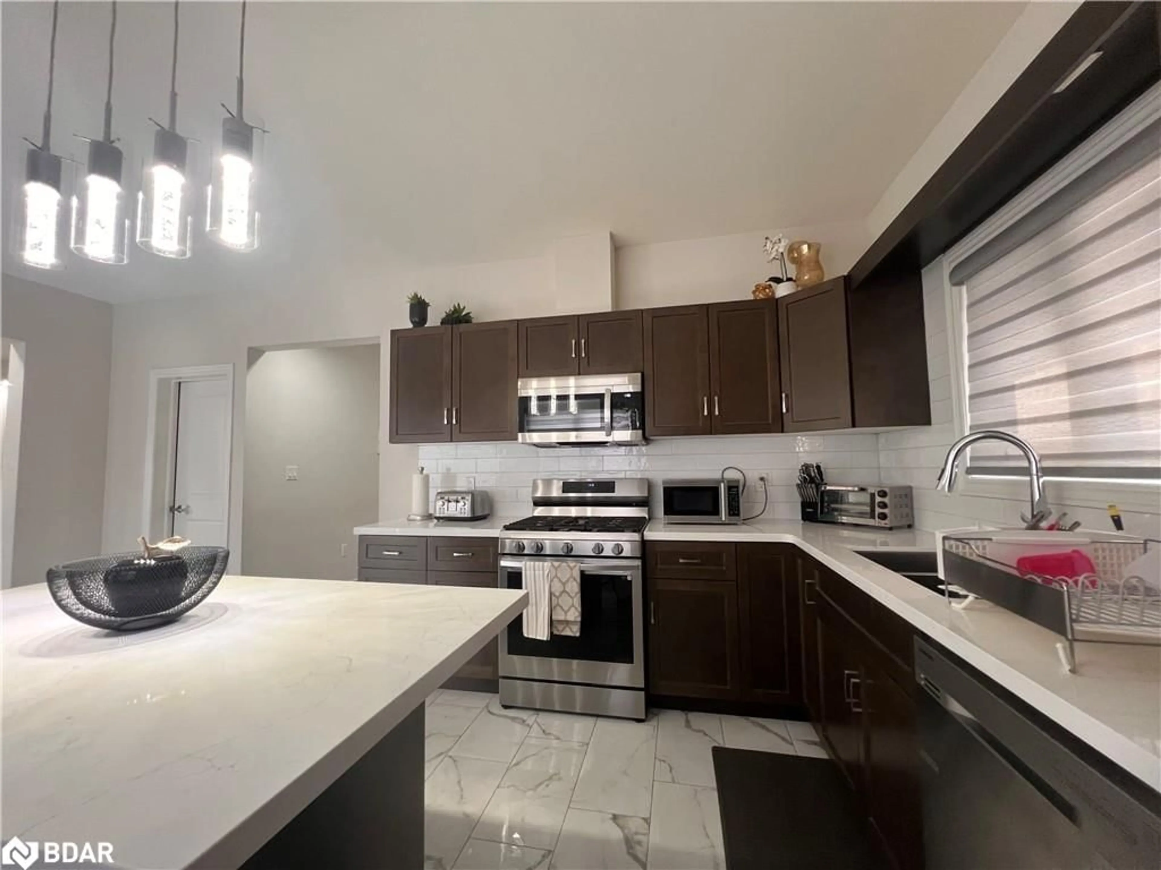 Open concept kitchen, ceramic/tile floor for 12 Swan Ave, Fonthill Ontario L0S 1E6