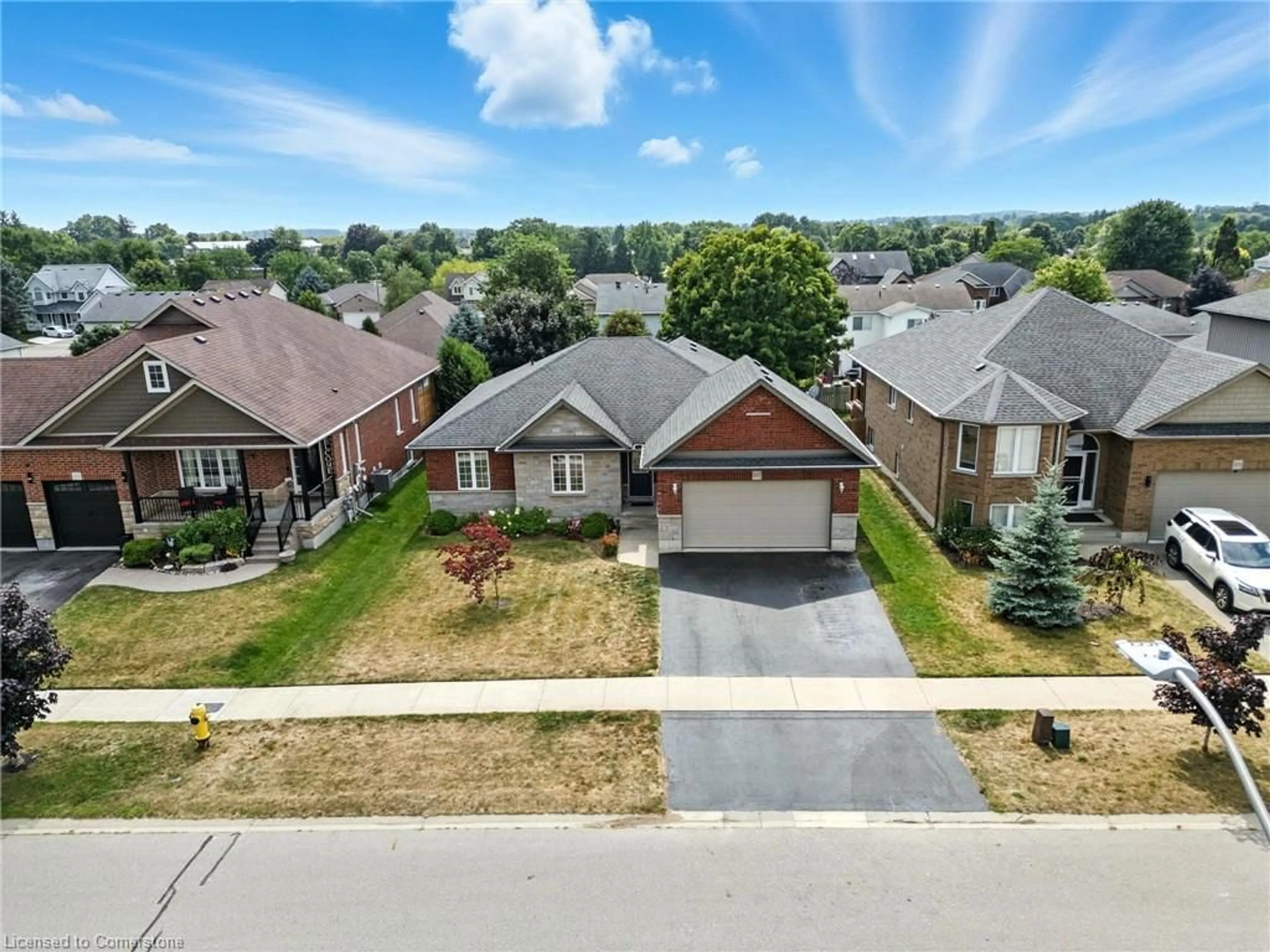 A pic from outside/outdoor area/front of a property/back of a property/a pic from drone, street for 107 Applewood St, Plattsville Ontario N0J 1S0