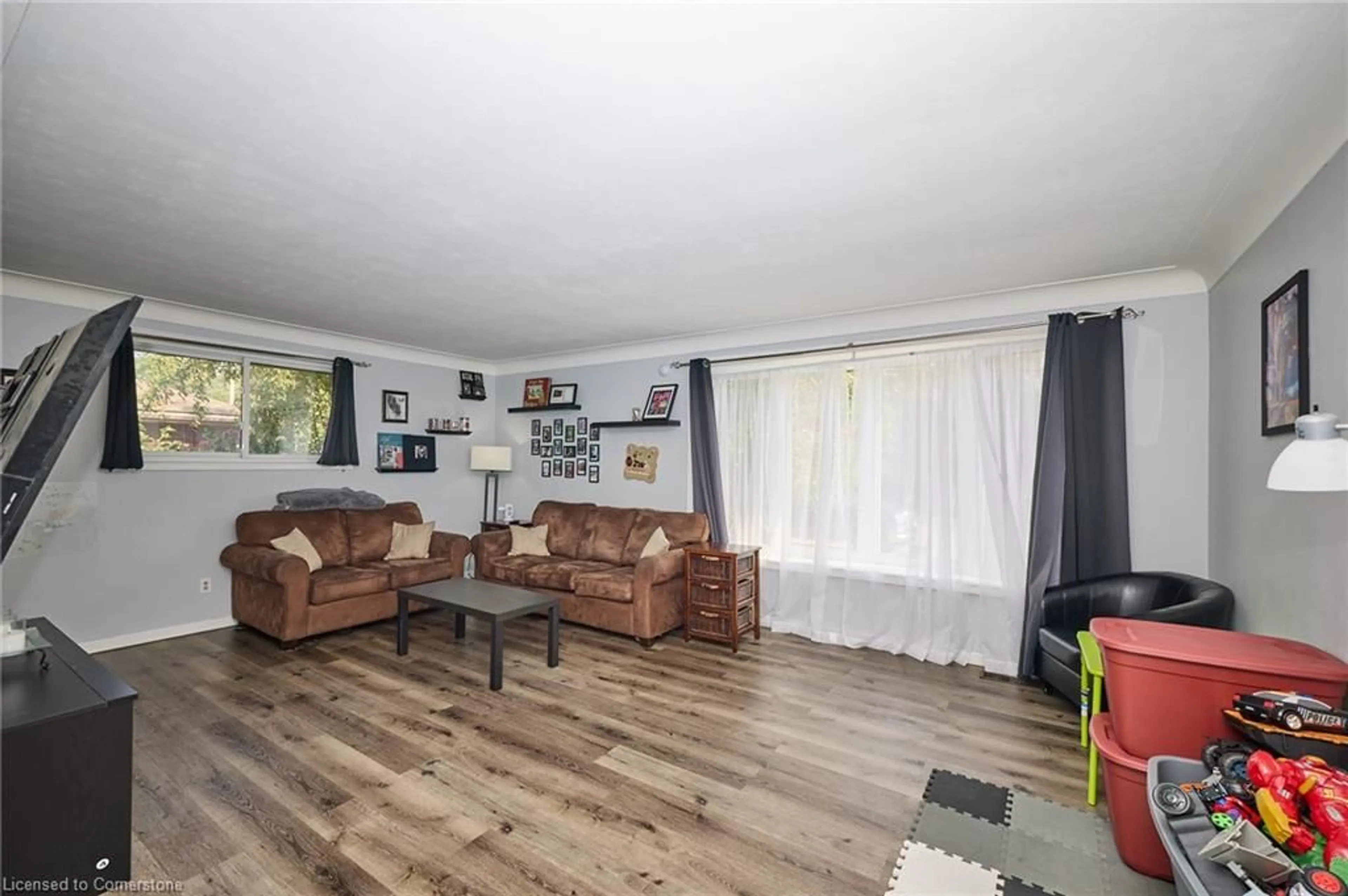 Living room with furniture, wood/laminate floor for 132 Fairview Ave, Dunnville Ontario N1A 1B1