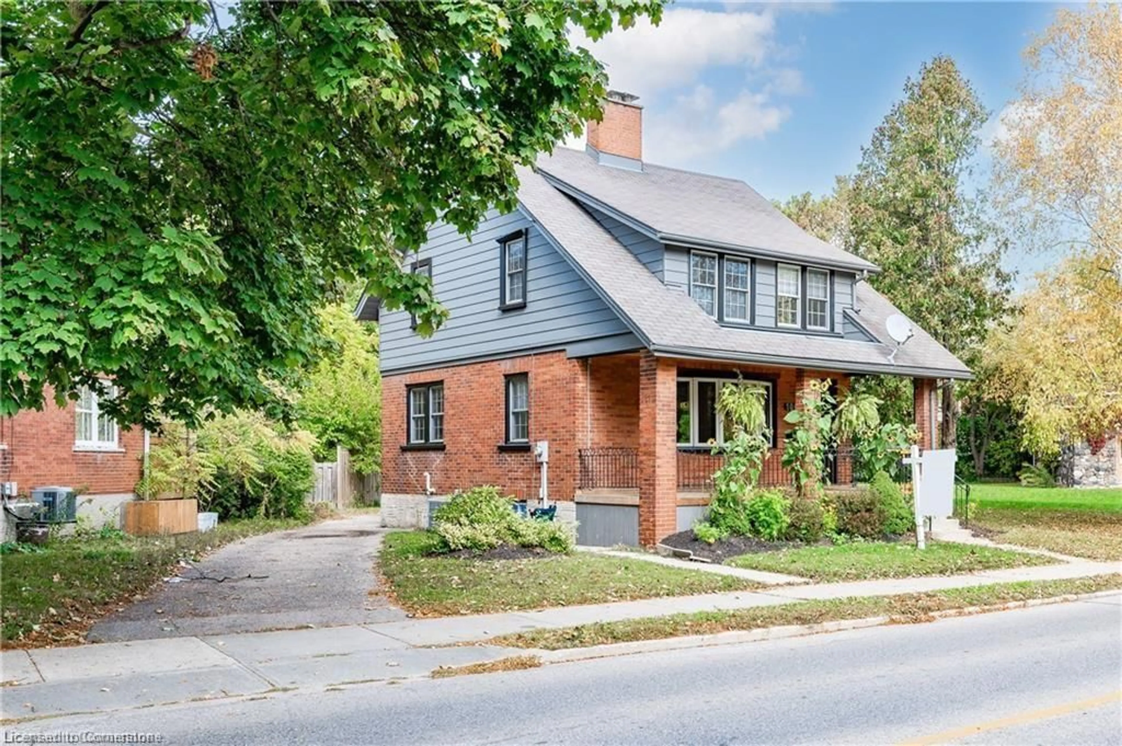 Home with brick exterior material, street for 100 Jubilee Dr, Kitchener Ontario N2G 1M1