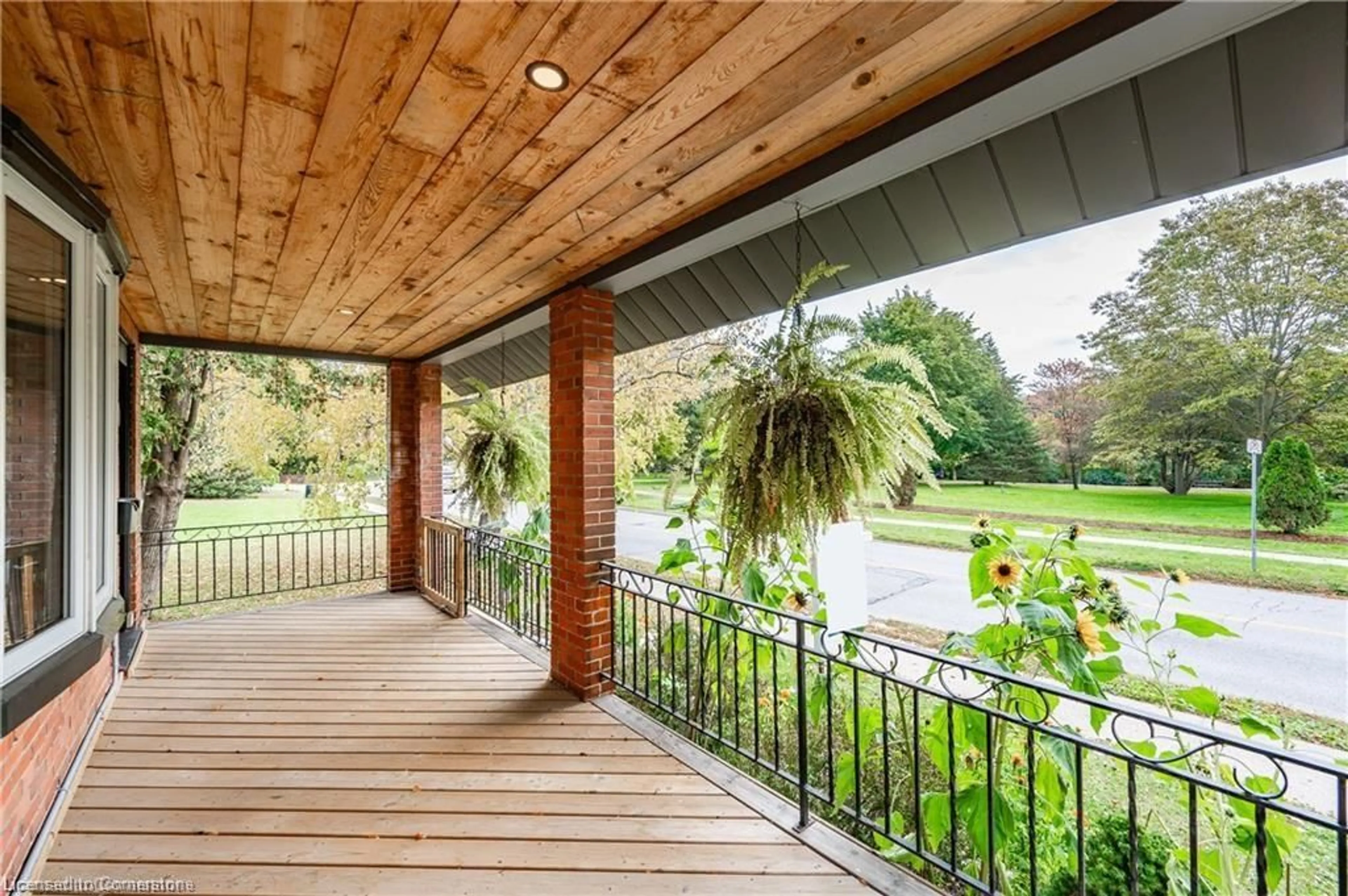 Patio, water/lake/river/ocean view for 100 Jubilee Dr, Kitchener Ontario N2G 1M1