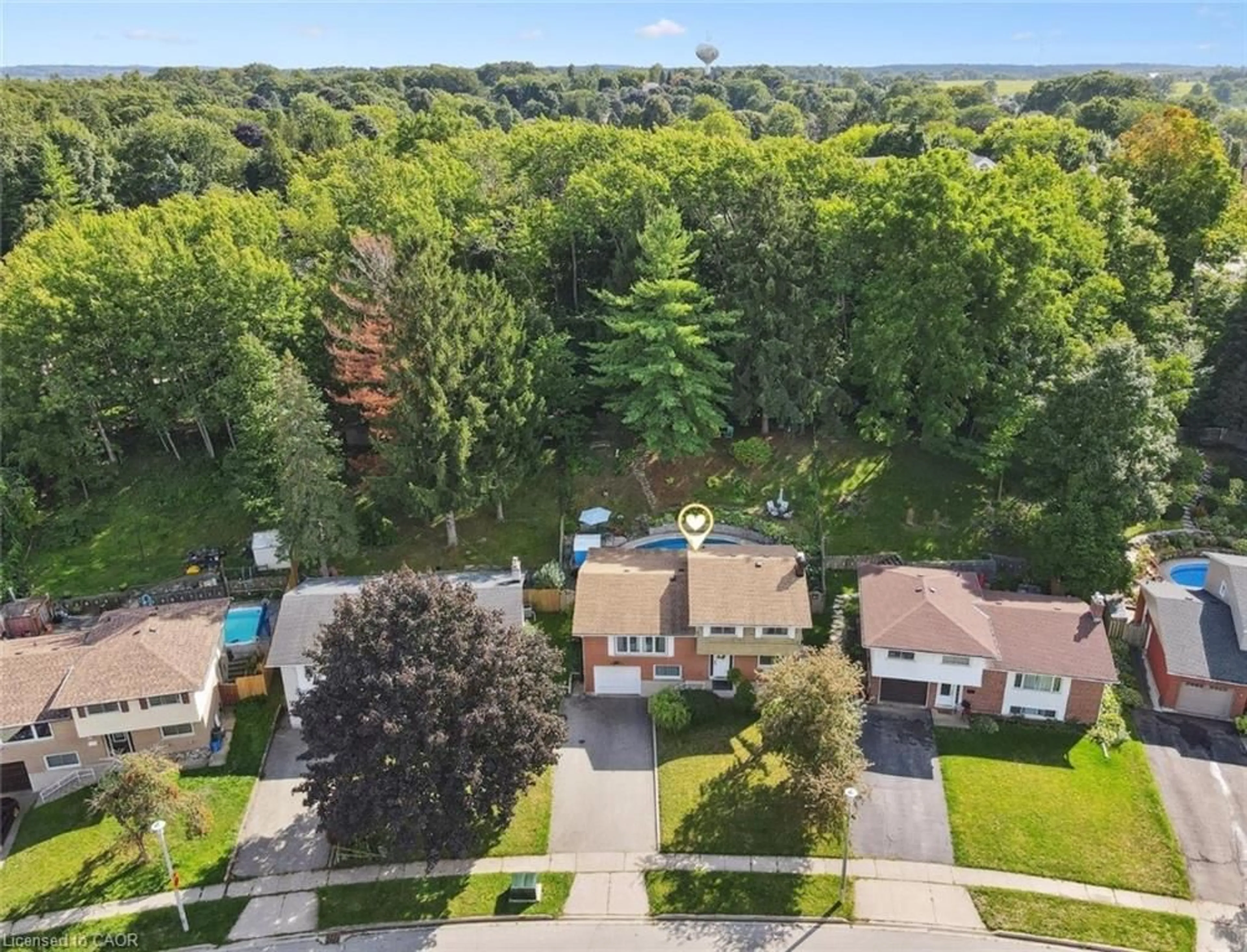 A pic from outside/outdoor area/front of a property/back of a property/a pic from drone, unknown for 99 Fourth Ave, Cambridge Ontario N1S 2E5