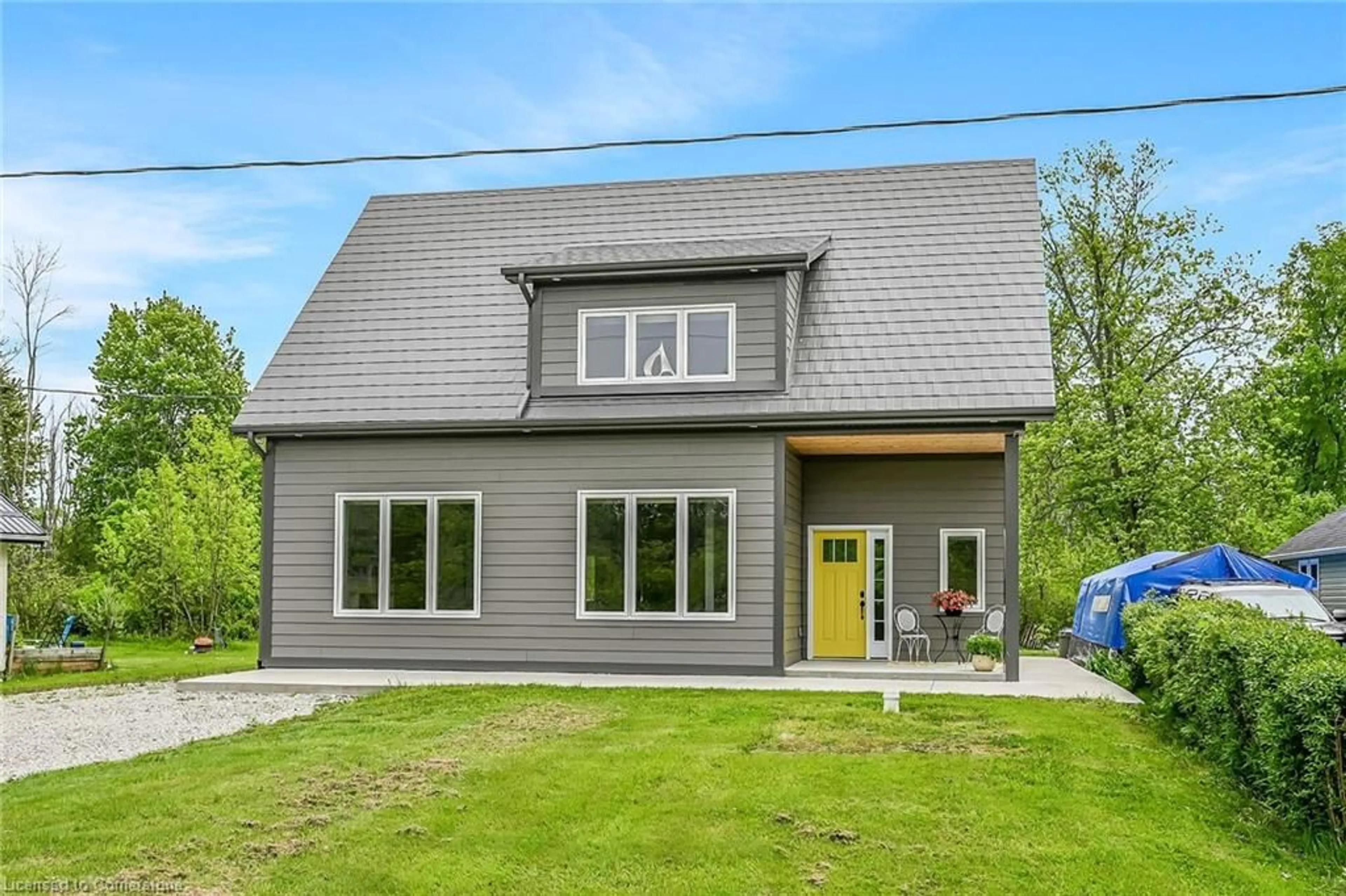 Home with vinyl exterior material, street for 18 Siddall Rd, Dunnville Ontario N0A 1K0