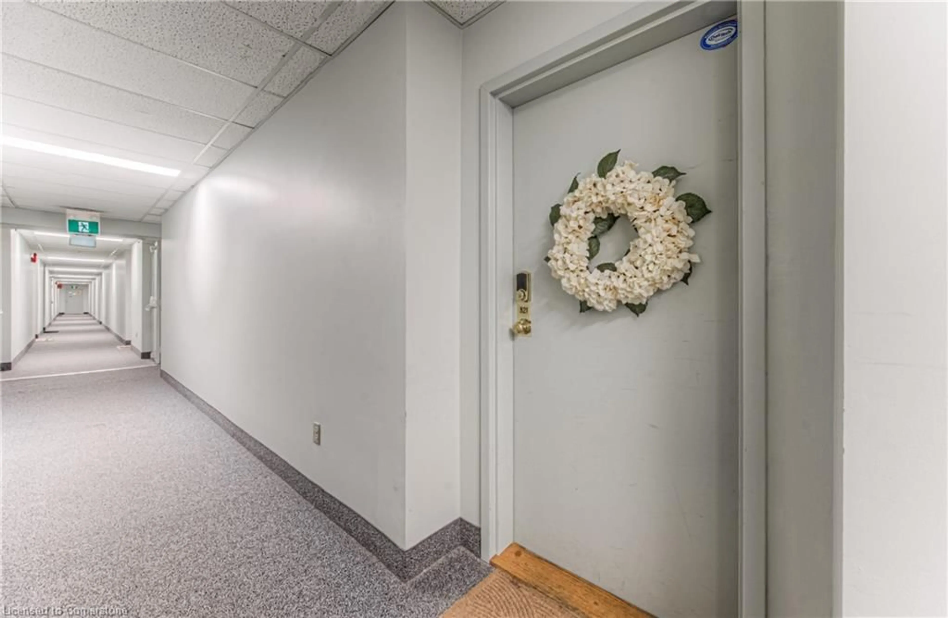 Indoor foyer for 15 Hofstetter Ave #403, Kitchener Ontario N2A 3Z7