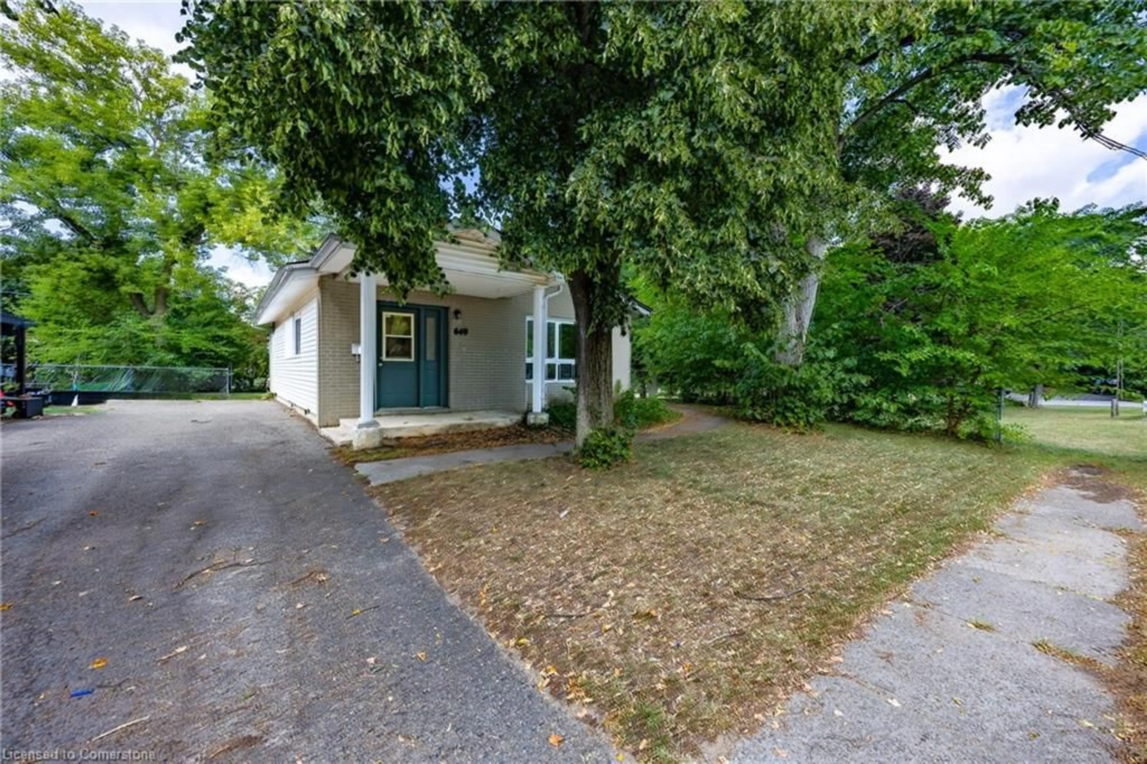 A pic from outside/outdoor area/front of a property/back of a property/a pic from drone, street for 640 Gibralter St, Delhi Ontario N4B 2H7