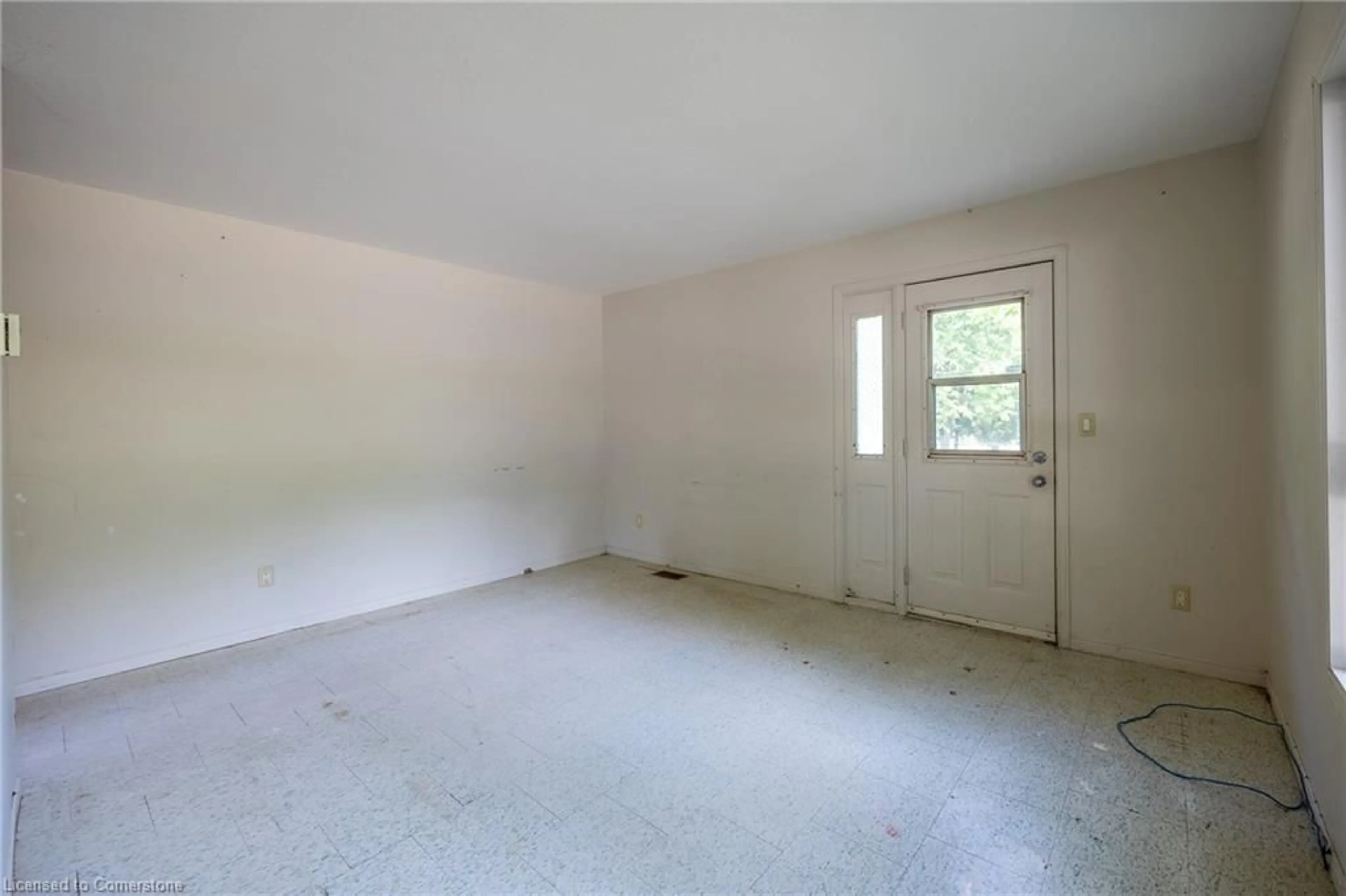 A pic of a room for 640 Gibralter St, Delhi Ontario N4B 2H7