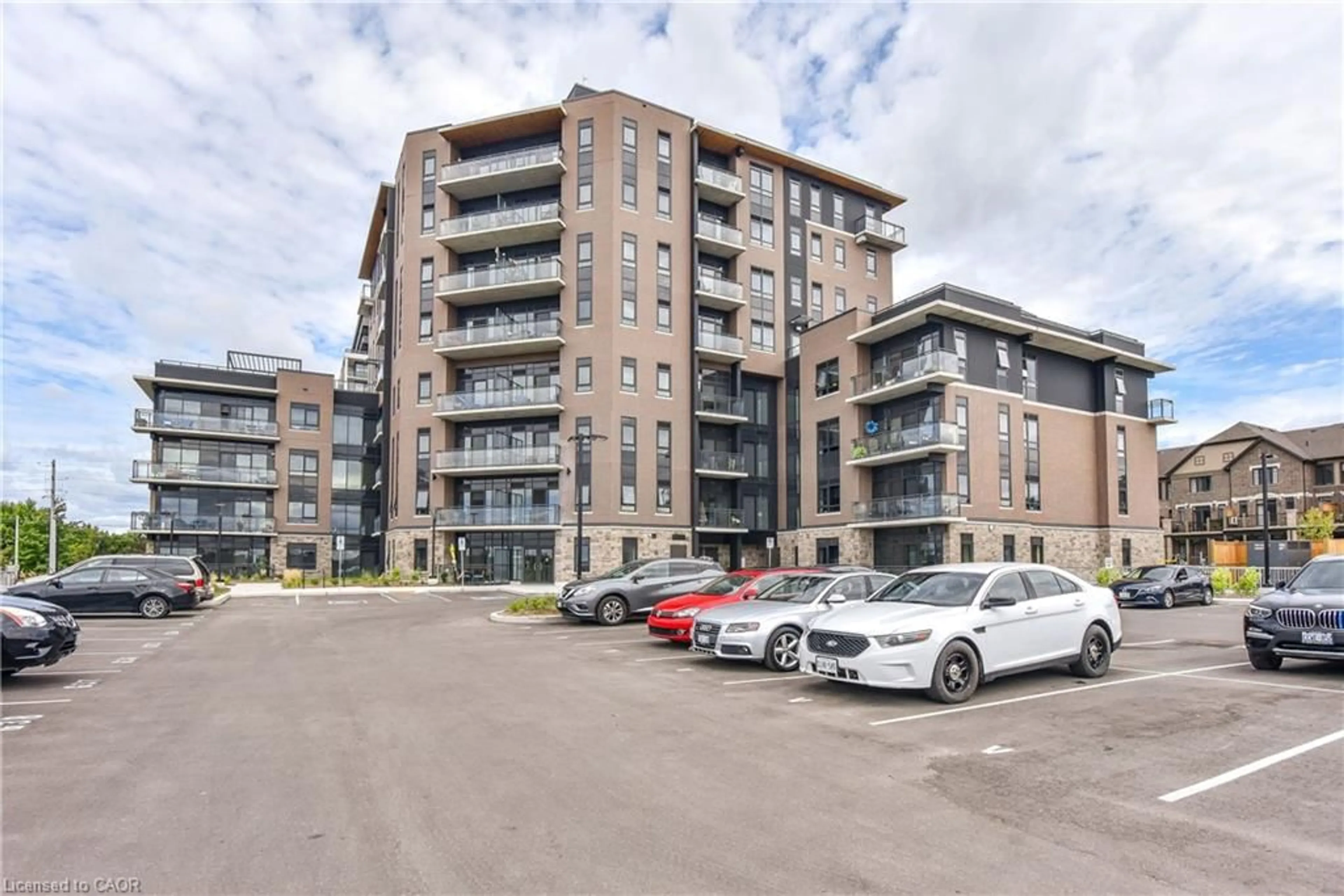 A pic from outside/outdoor area/front of a property/back of a property/a pic from drone, building for 332 Gosling Gdns #102, Guelph Ontario N1L 0P8