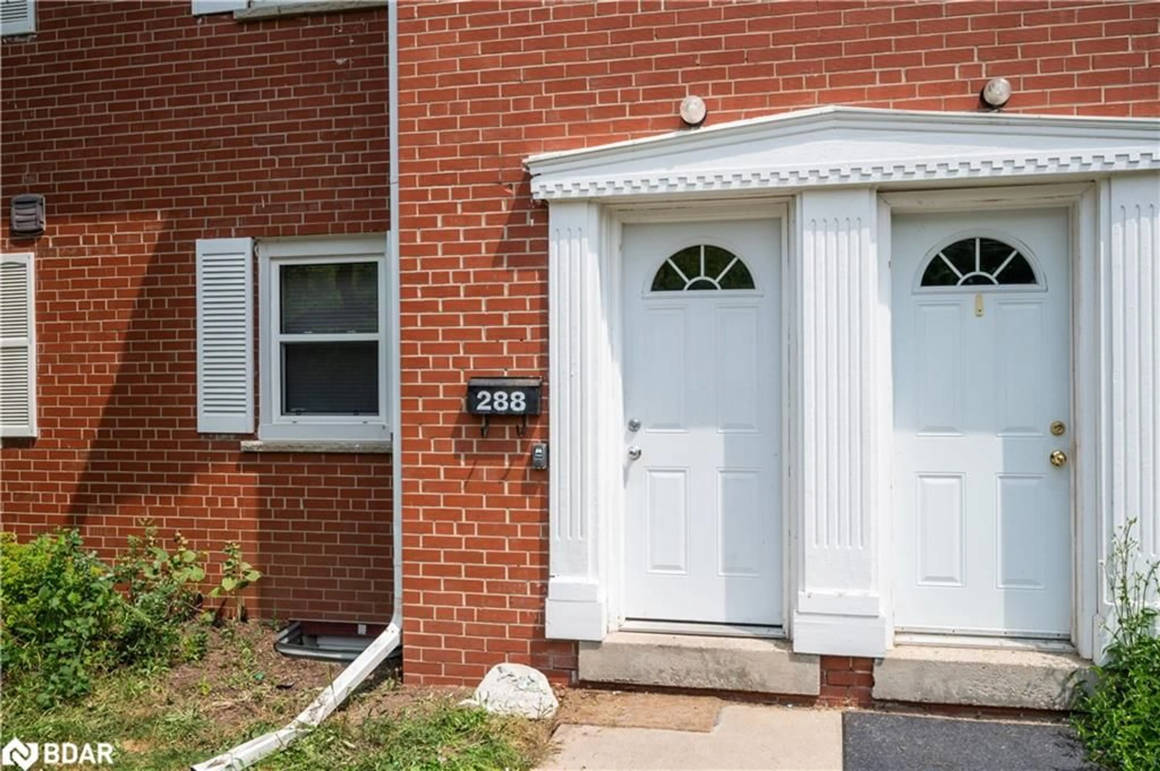 Home with brick exterior material, street for 288 Westcourt Pl #25, Waterloo Ontario N2L 2R7